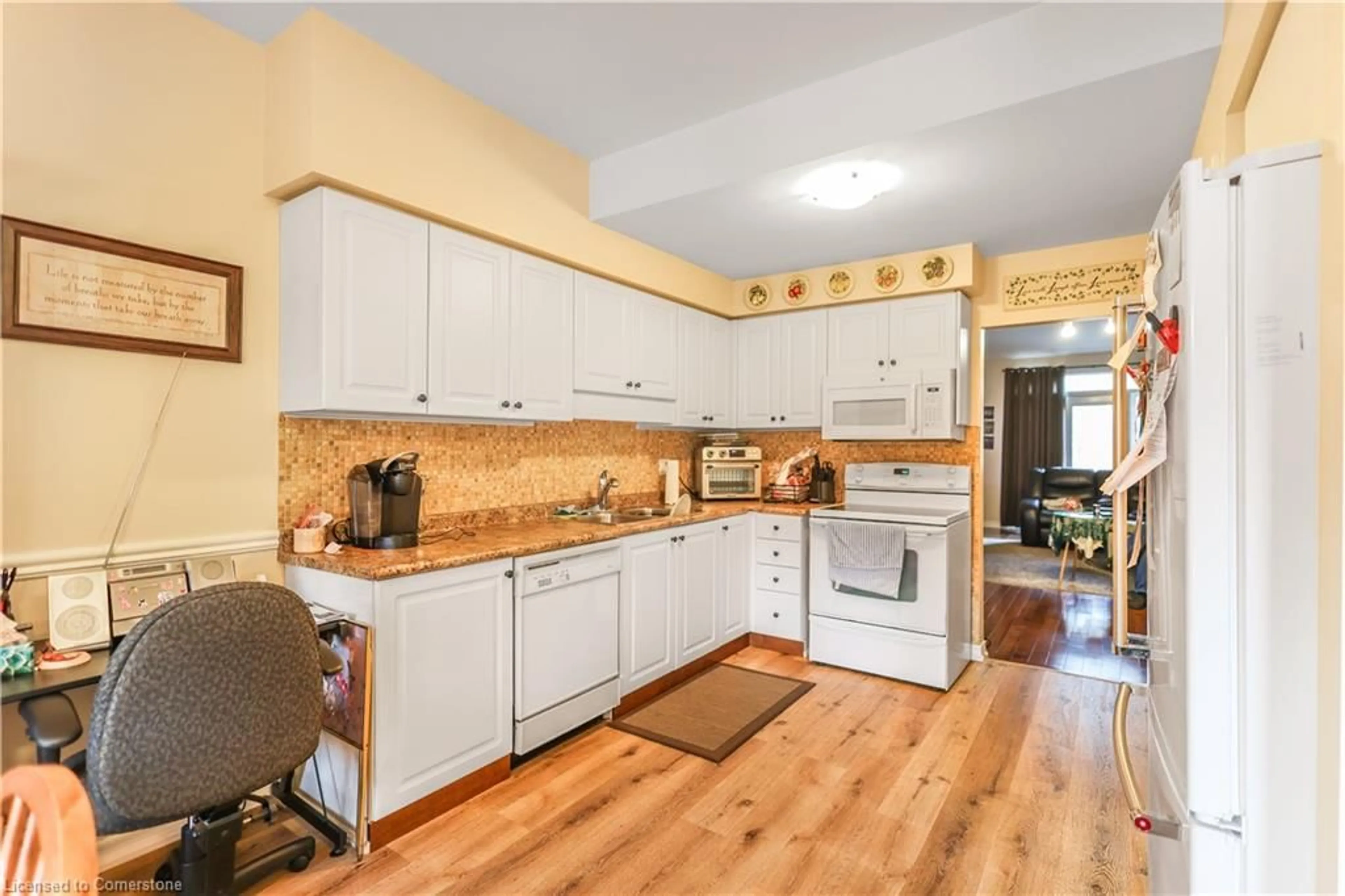 Kitchen, wood floors, cottage for 52 Postoaks Dr, Glanbrook Ontario L0R 1W0