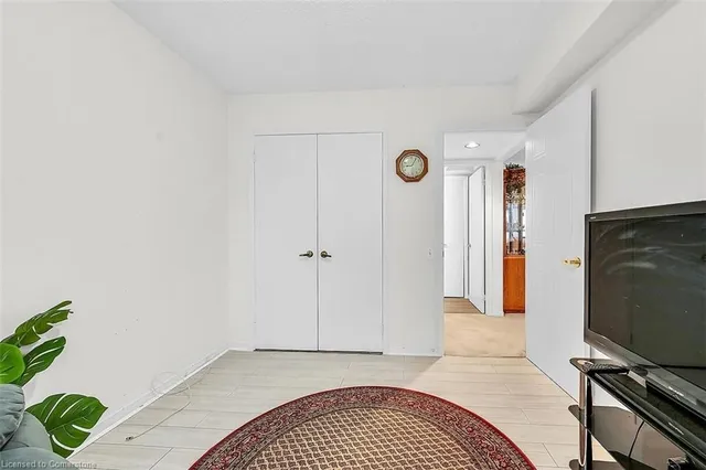 Additional property image - 376 Silverbirch Blvd