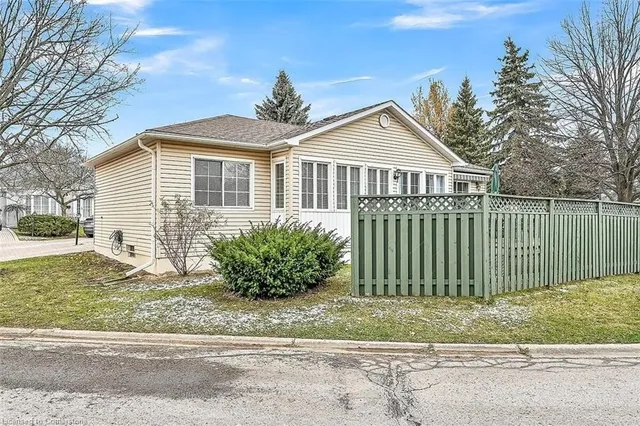 Additional property image - 376 Silverbirch Blvd