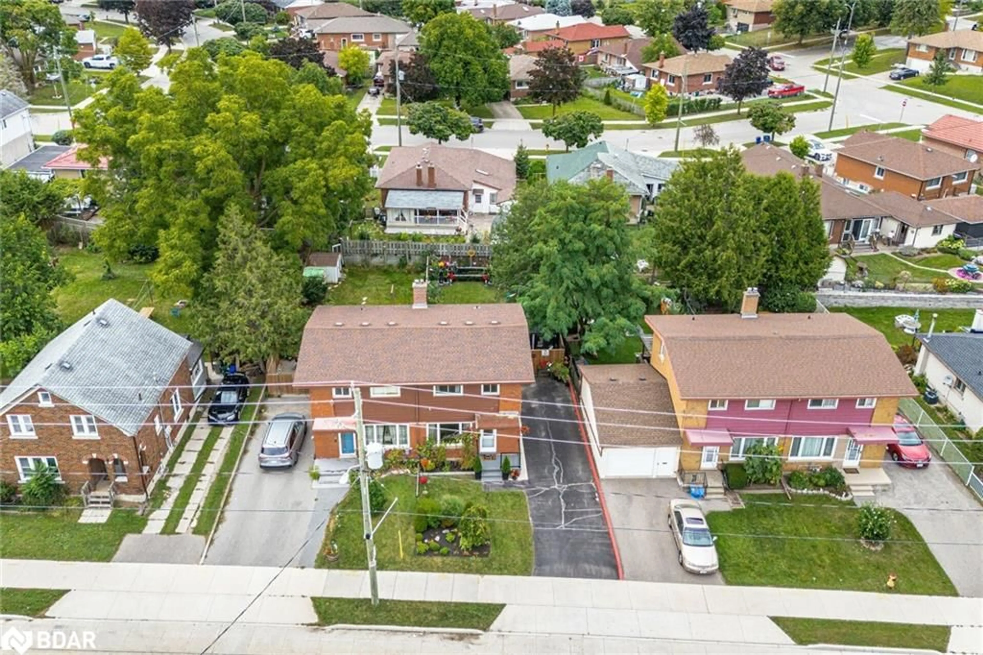 A pic from exterior of the house or condo, the street view for 452 Ottawa St, Kitchener Ontario N2M 3P5