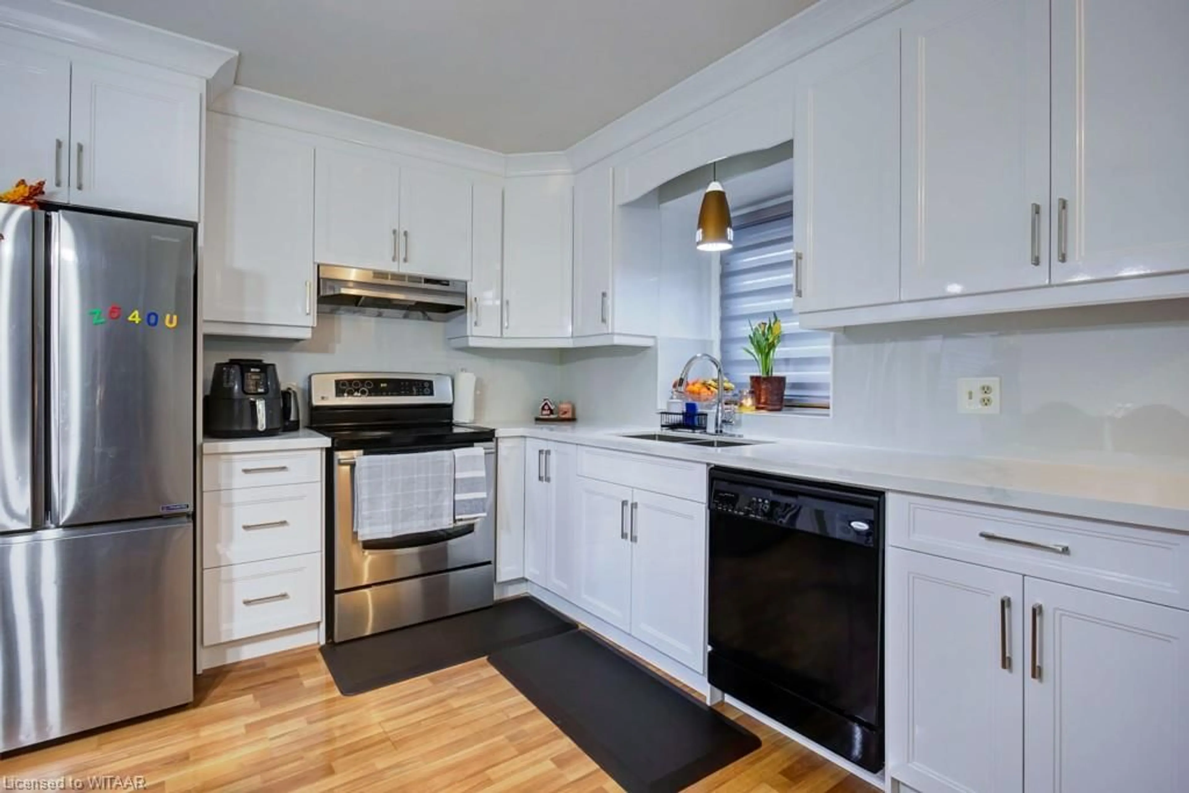 Standard kitchen, wood floors, cottage for 255 Lansdowne Ave #3, Woodstock Ontario N4T 1N6