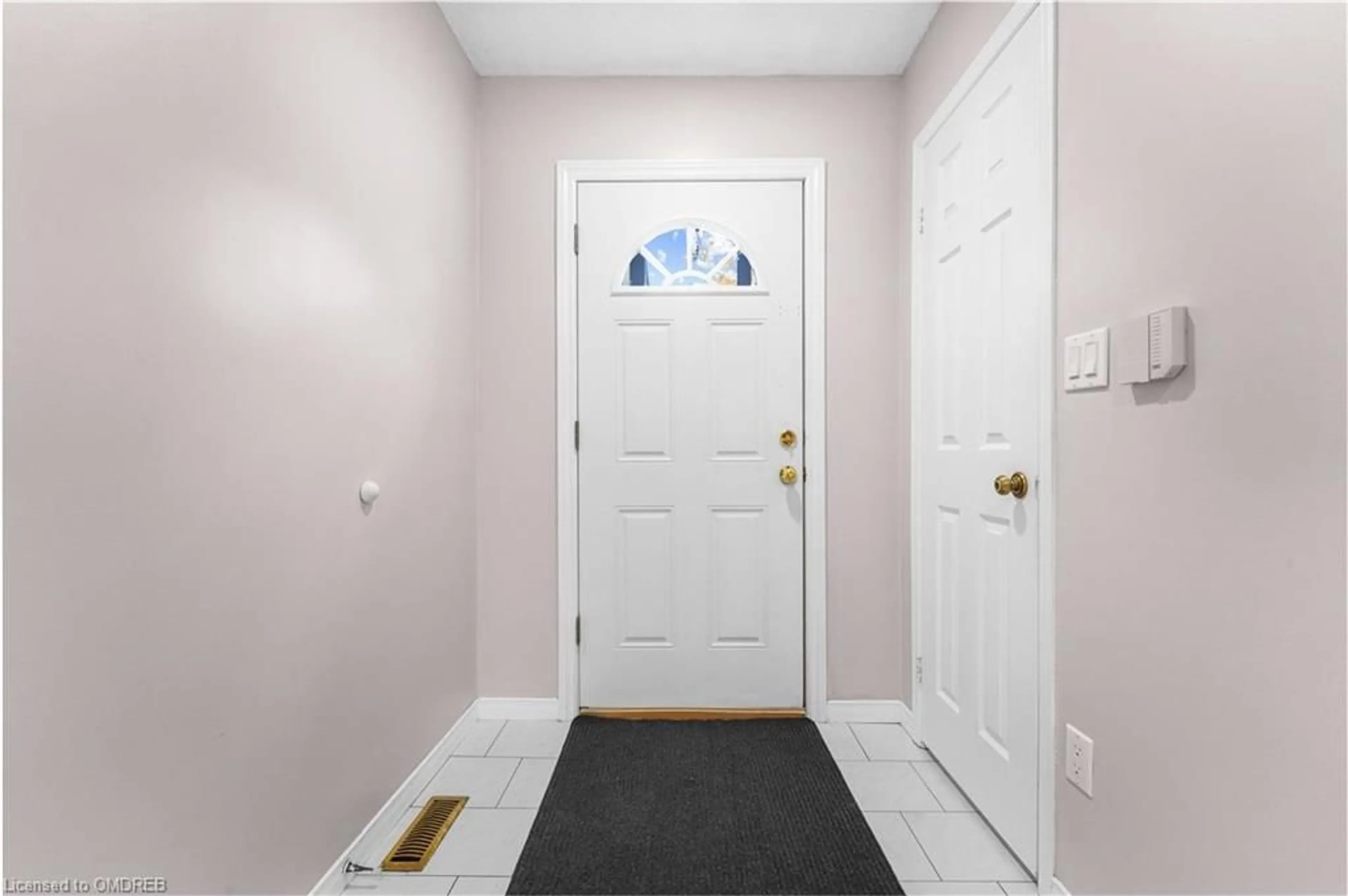 Indoor entryway, not visible floor for 2 Royalwood Crt, Stoney Creek Ontario L8E 4Z1