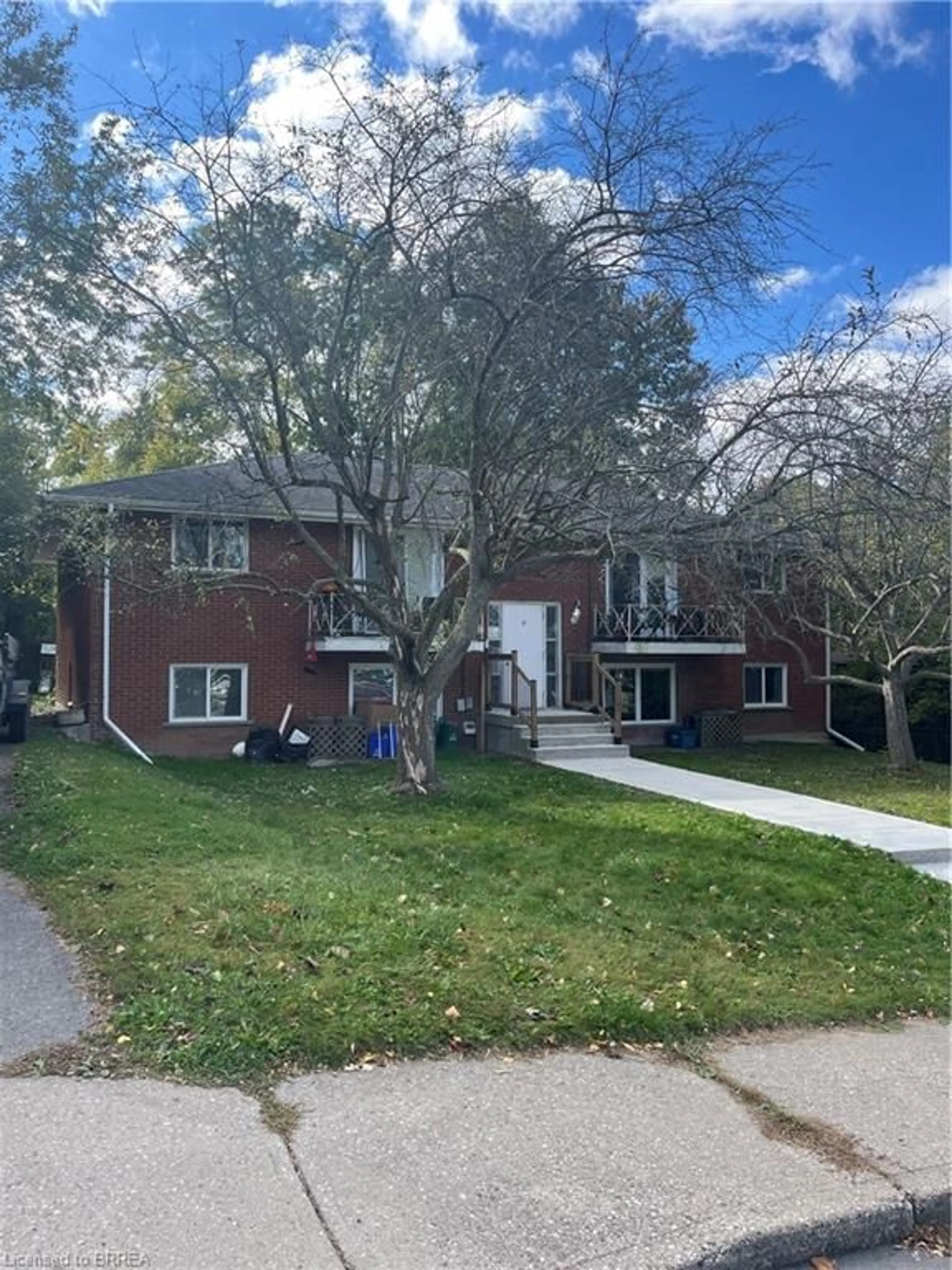 A pic from exterior of the house or condo, the street view for 367 Marlborough St, Brantford Ontario N3S 4T9