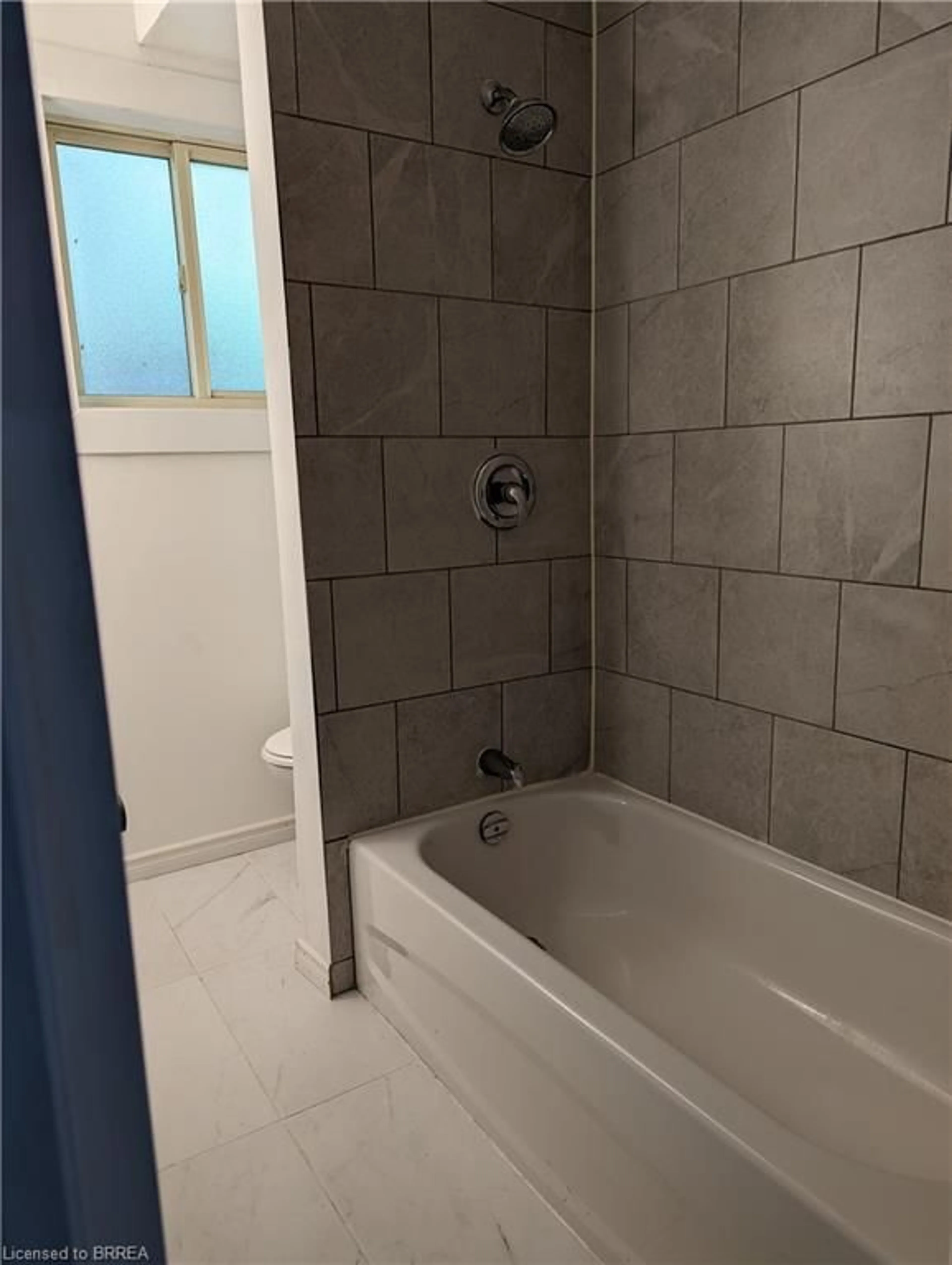 Bathroom, ceramic floors for 367 Marlborough St, Brantford Ontario N3S 4T9