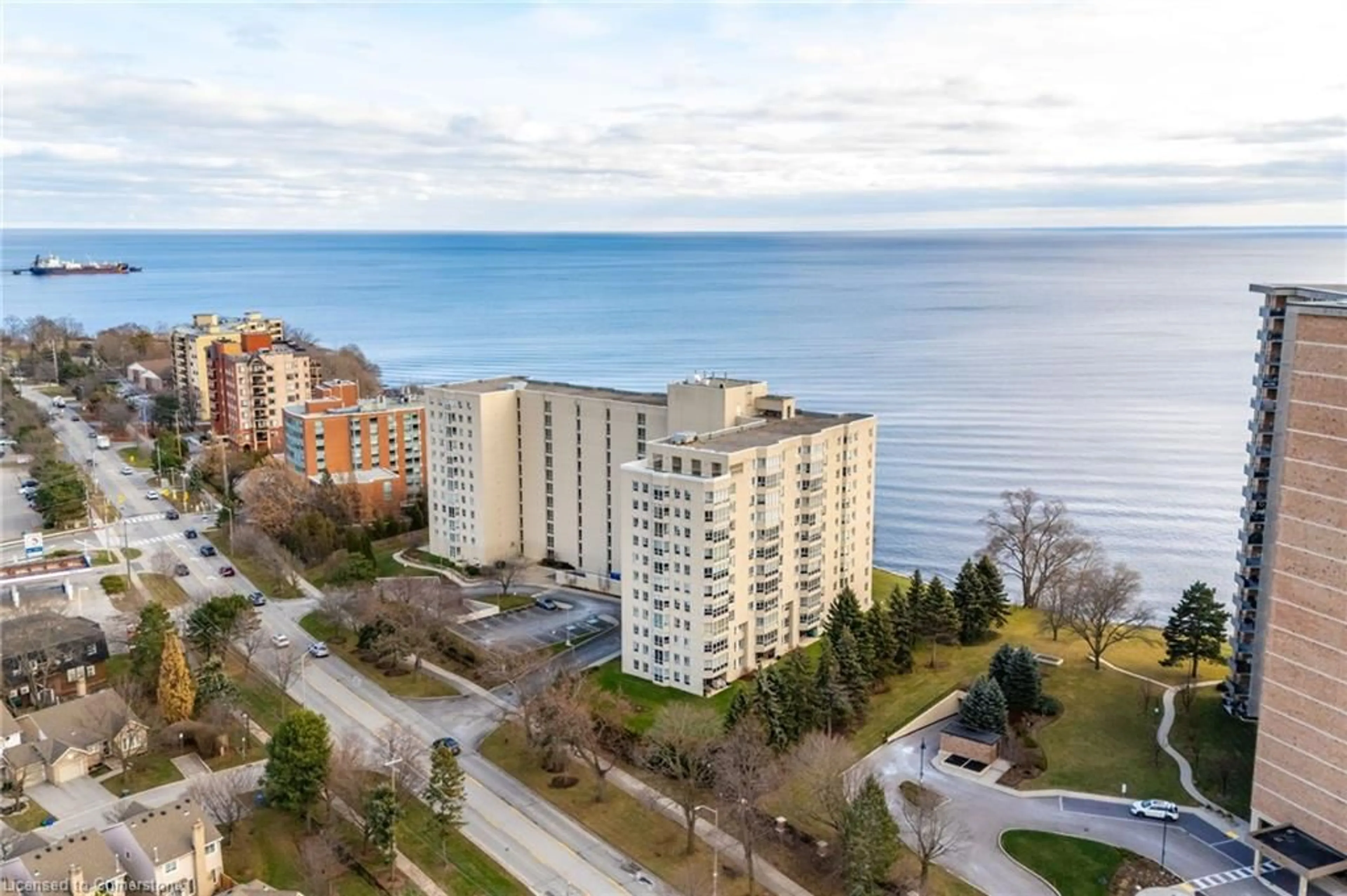 A pic from outside/outdoor area/front of a property/back of a property/a pic from drone, water/lake/river/ocean view for 5280 Lakeshore Rd #911, Burlington Ontario L7L 5R1