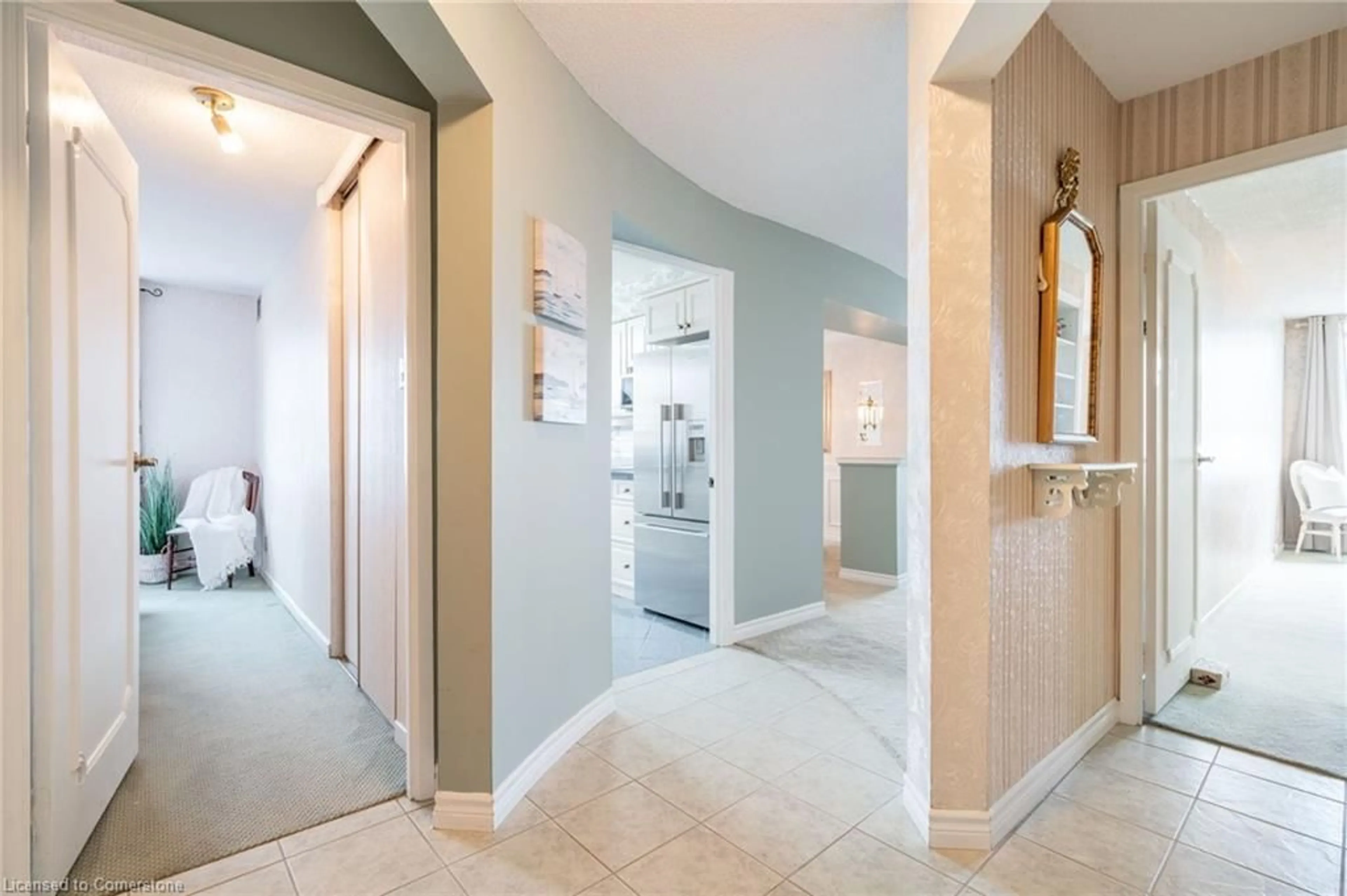 Indoor entryway for 5280 Lakeshore Rd #911, Burlington Ontario L7L 5R1