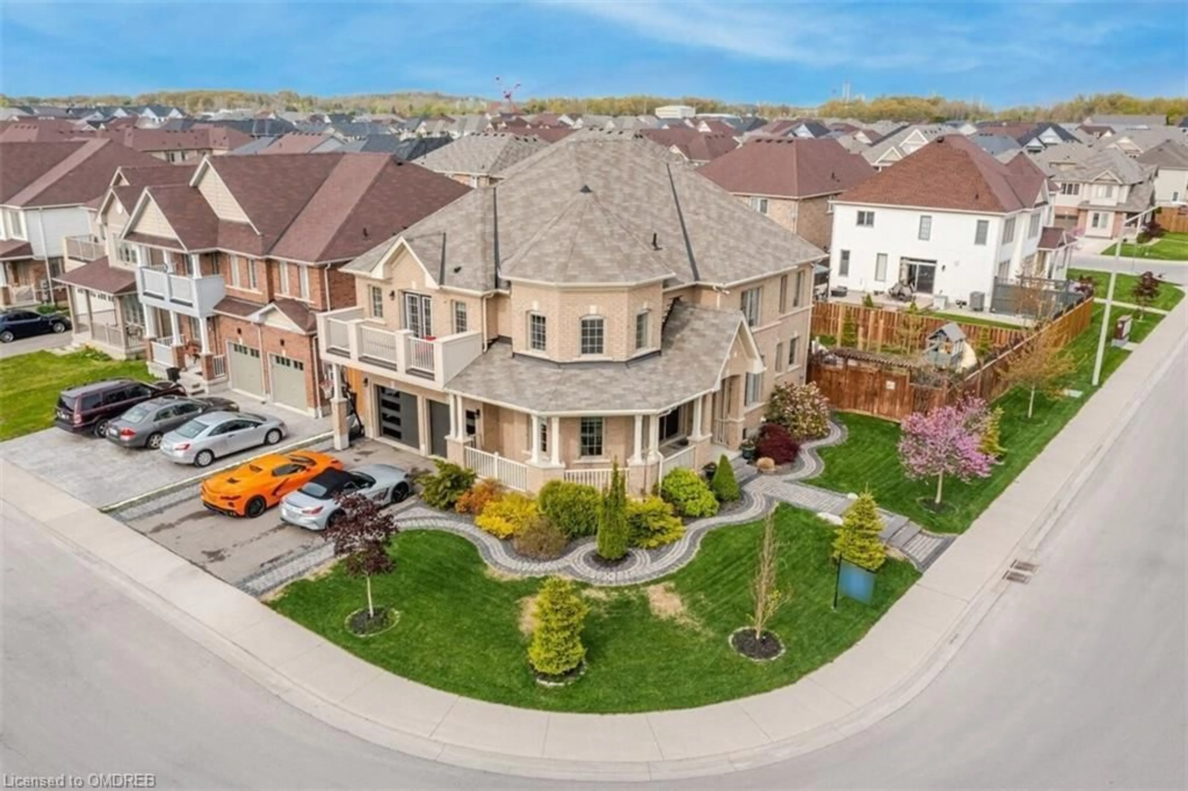 A pic from exterior of the house or condo, the street view for 8788 Dogwood Cres, Niagara Falls Ontario L2H 0L1