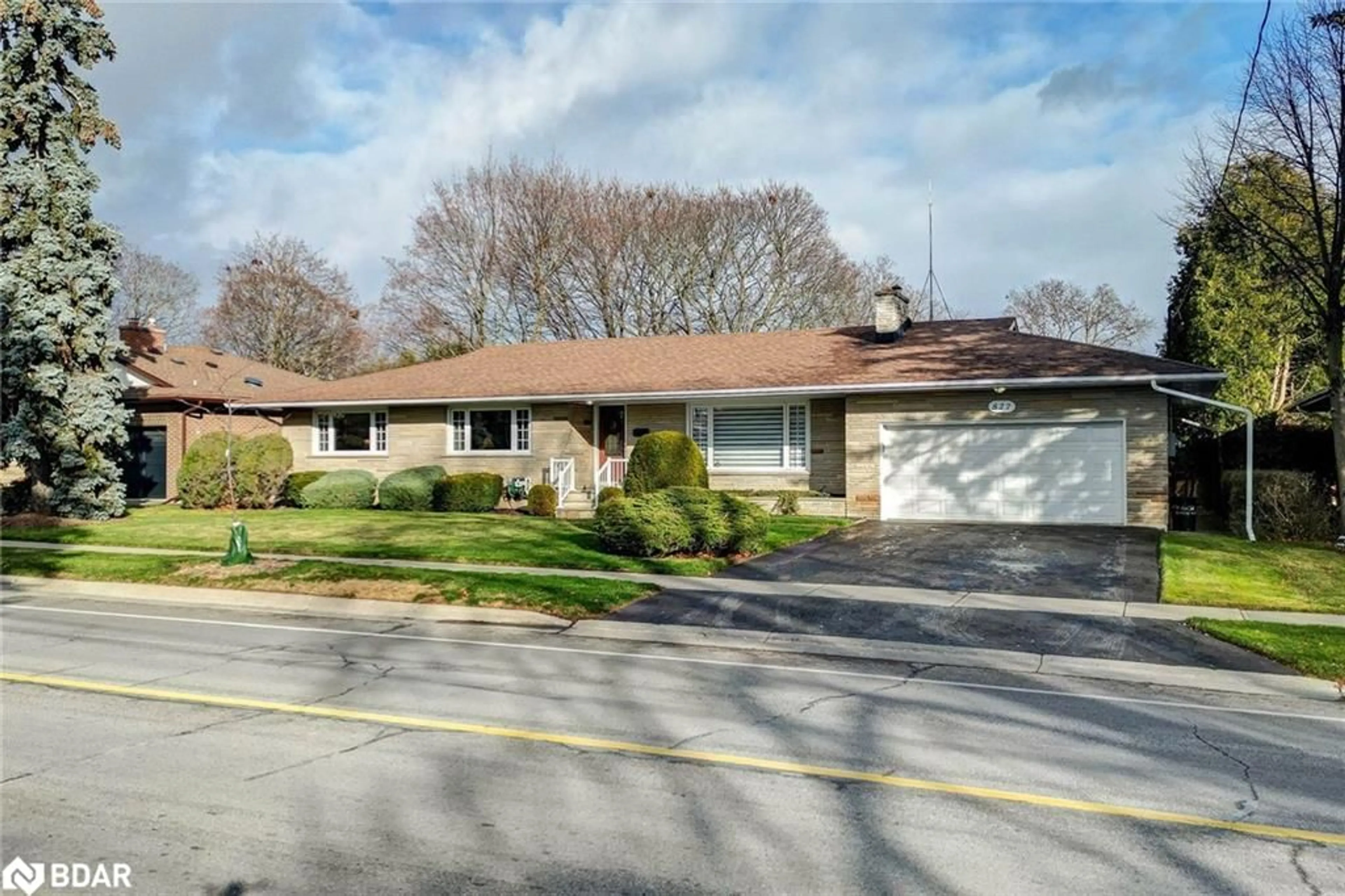 Frontside or backside of a home, the street view for 827 Somerville St, Oshawa Ontario L1G 4J6