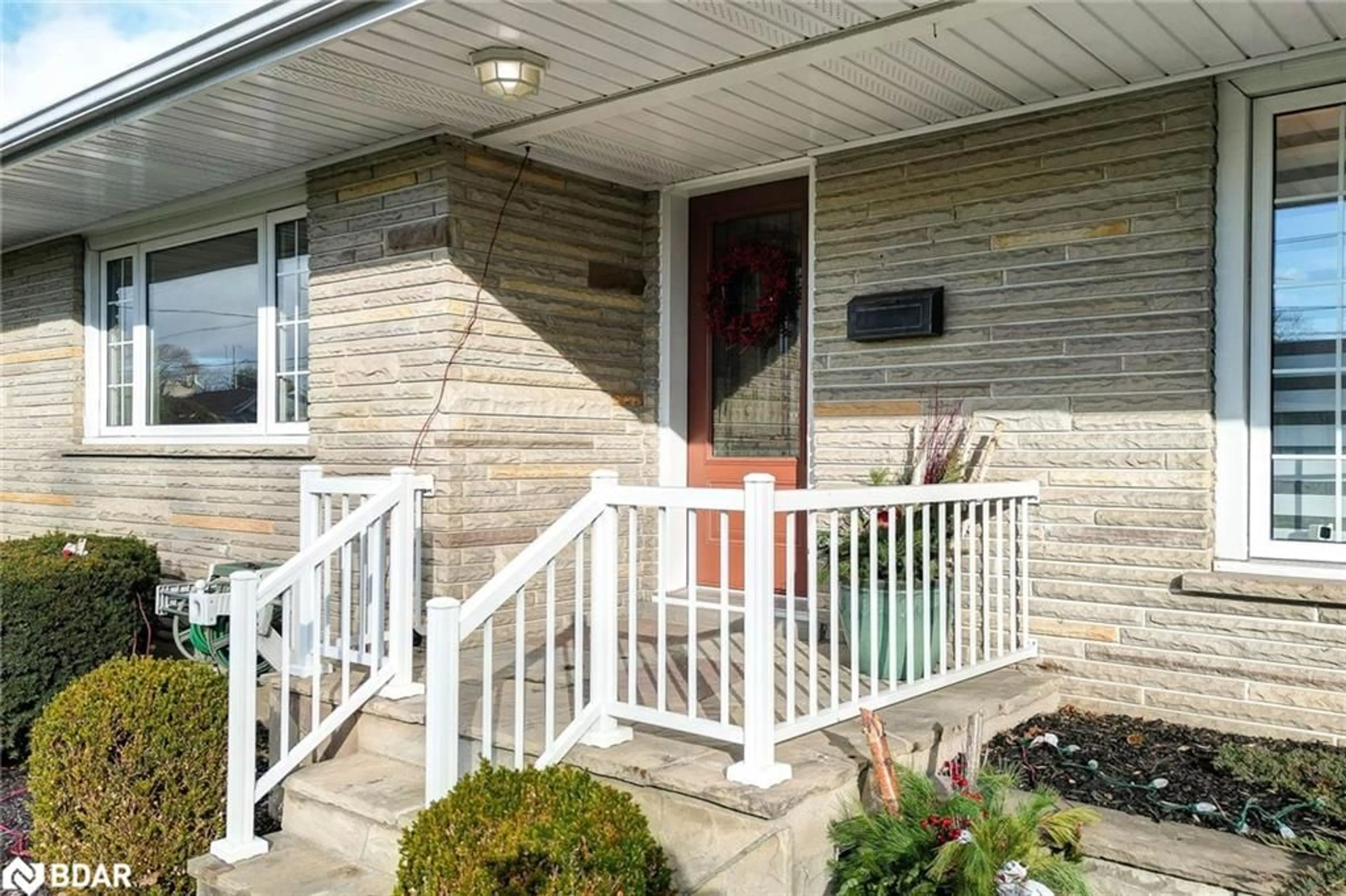 Indoor entryway, wood floors for 827 Somerville St, Oshawa Ontario L1G 4J6