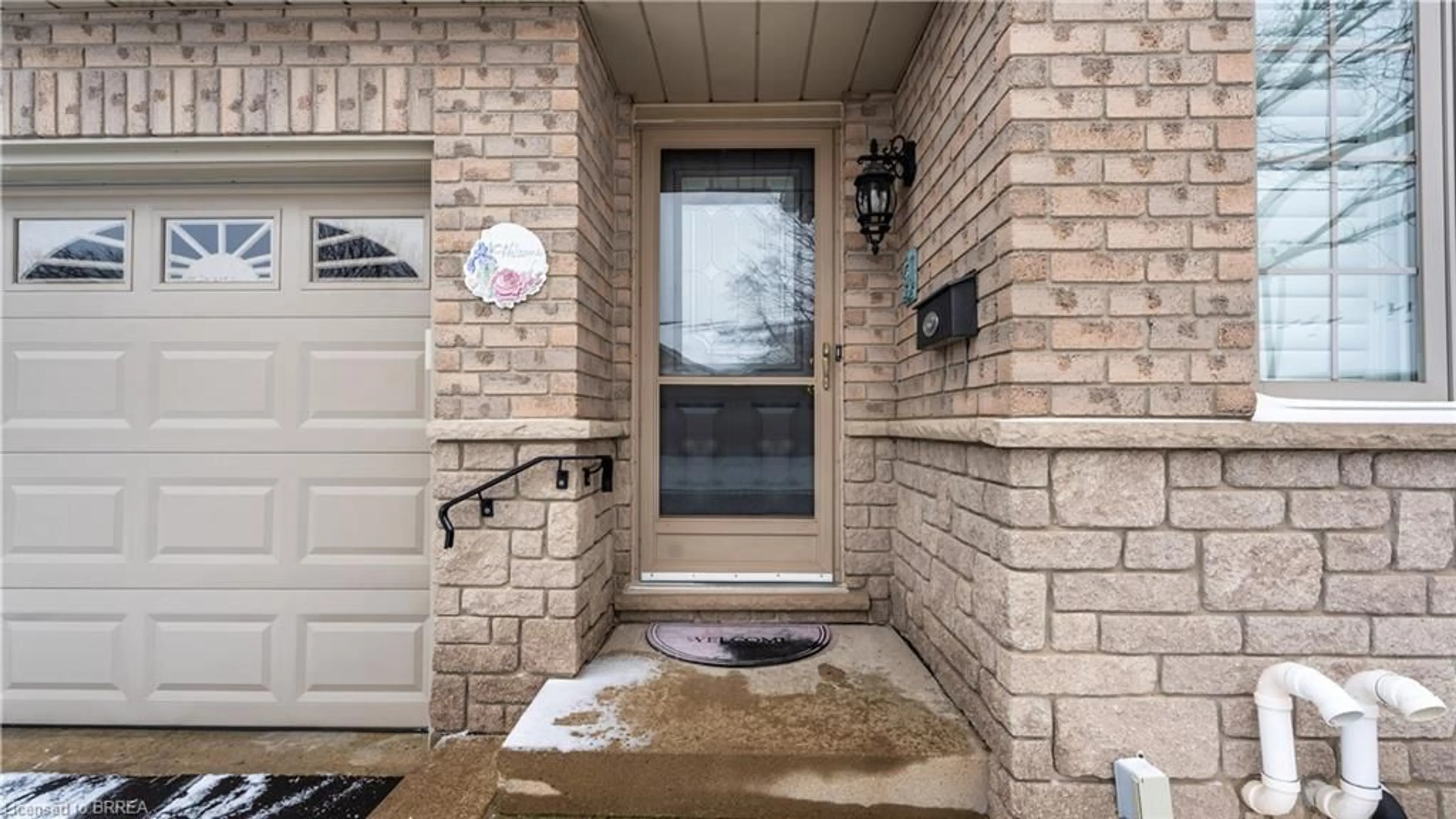 Indoor entryway, wood floors for 24 Griffiths Dr #7, Paris Ontario N3L 4C5