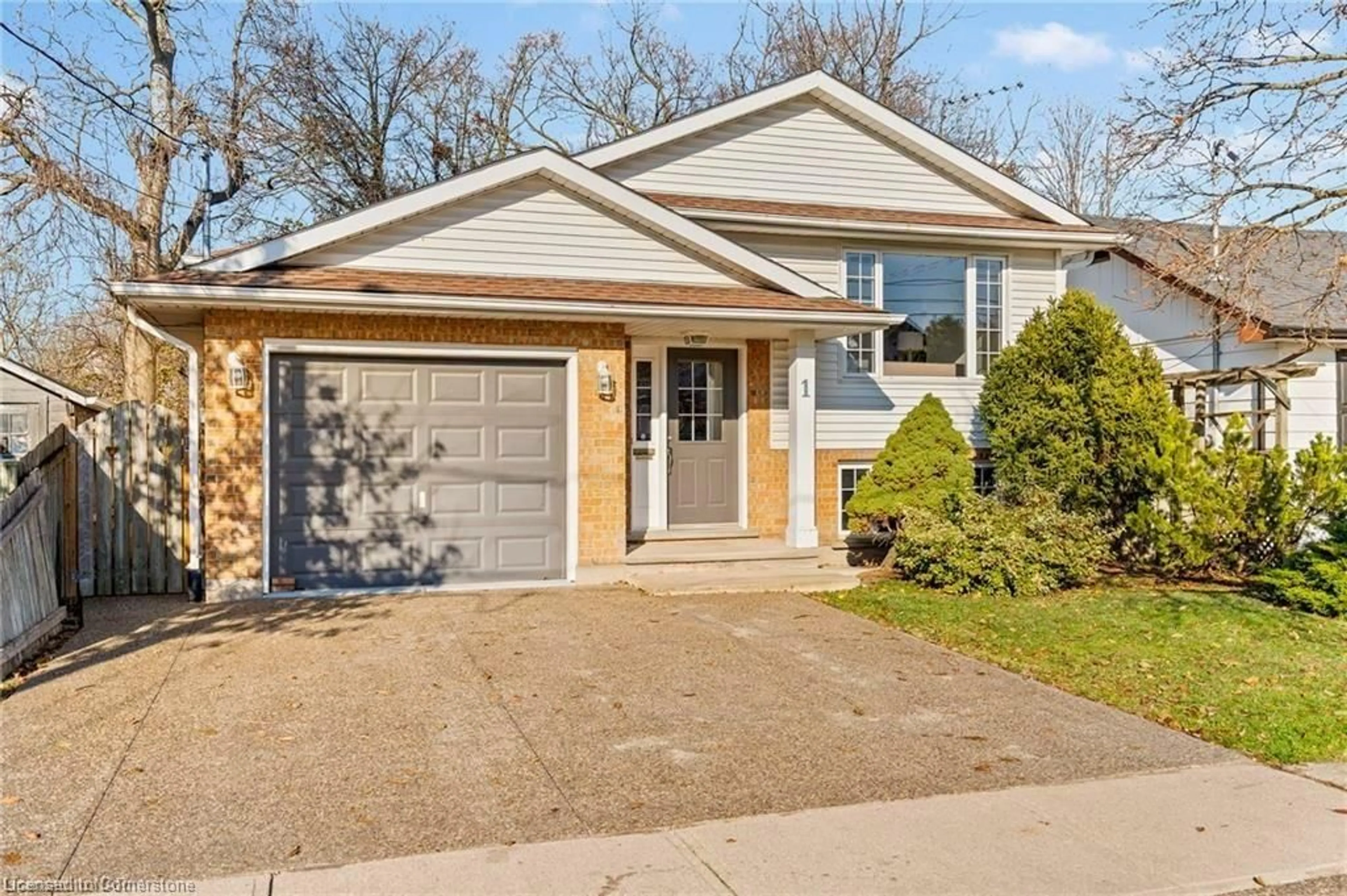 Frontside or backside of a home, cottage for 1 Rosedale Ave, St. Catharines Ontario L2P 1Y6