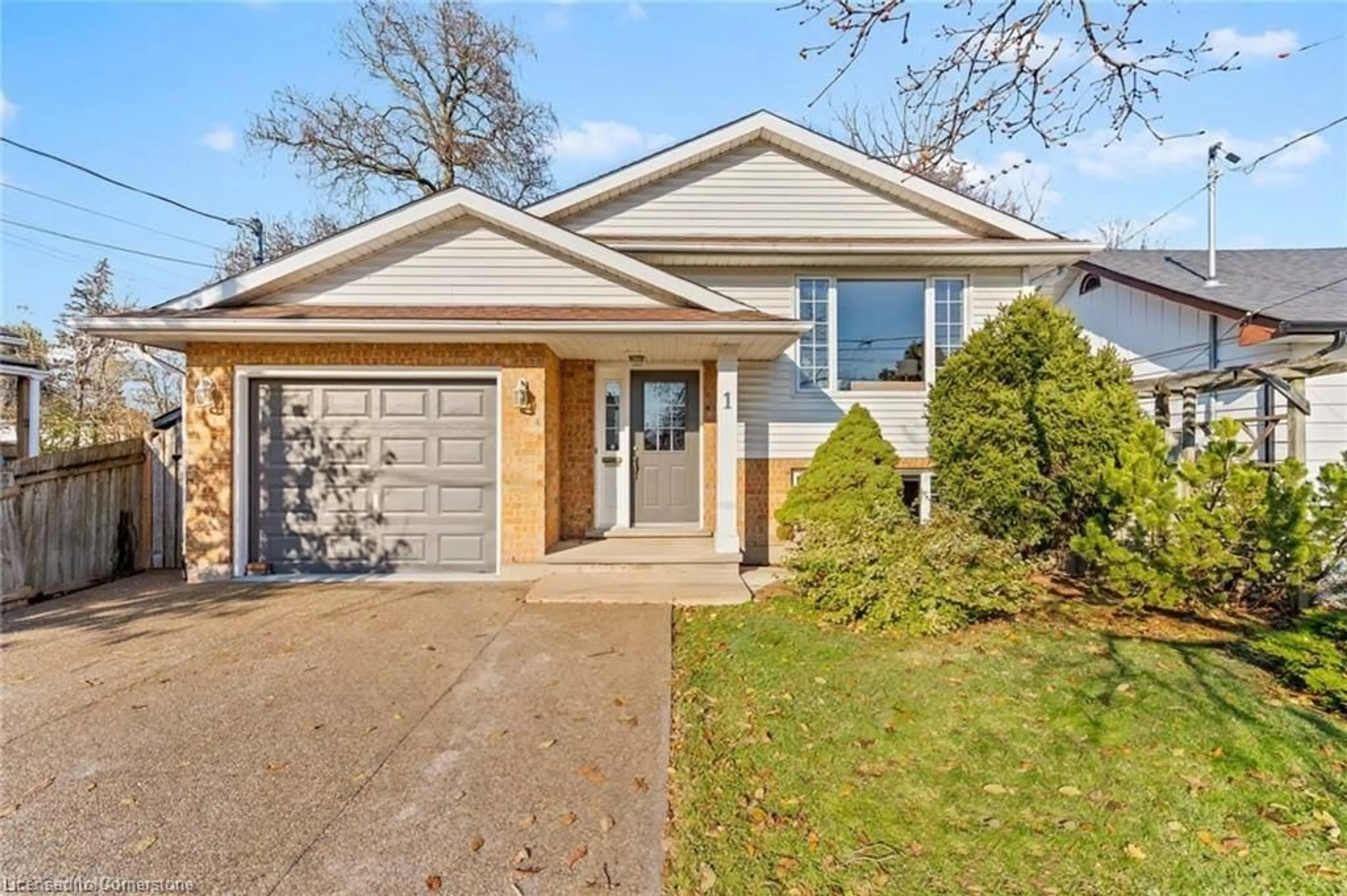 Frontside or backside of a home, cottage for 1 Rosedale Ave, St. Catharines Ontario L2P 1Y6