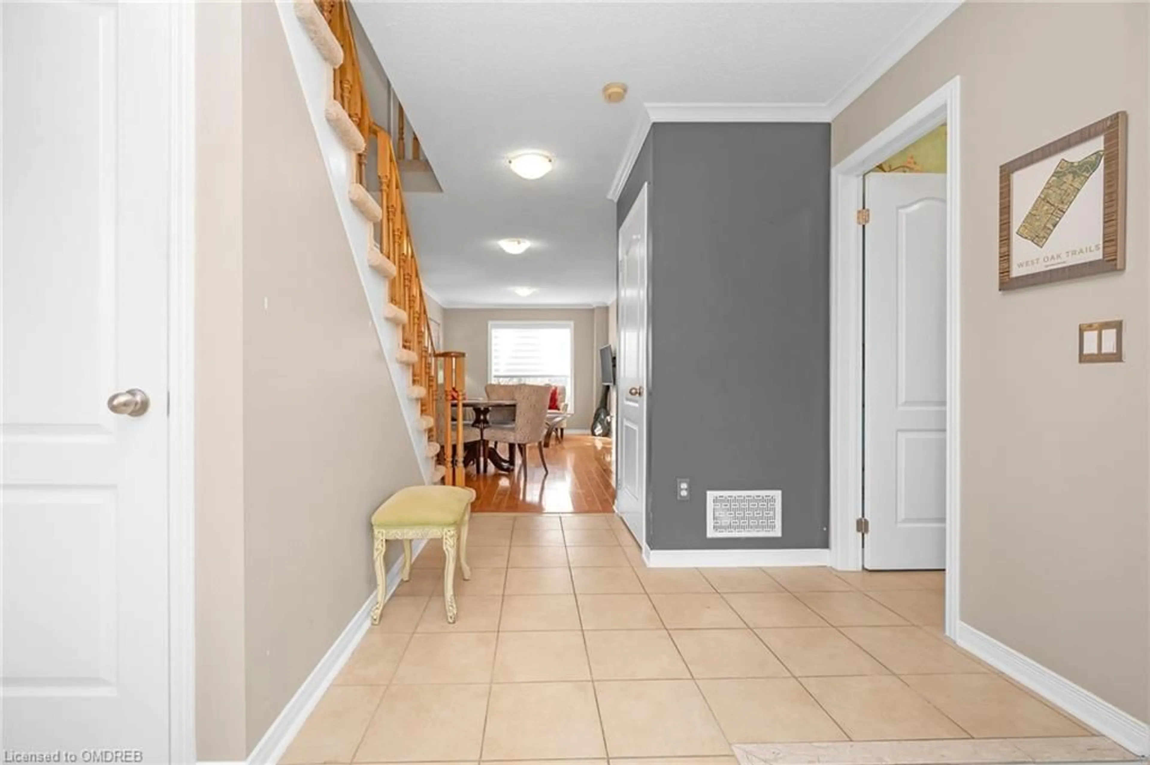 Indoor entryway, wood floors for 2493 Newcastle Cres, Oakville Ontario L6M 4P3