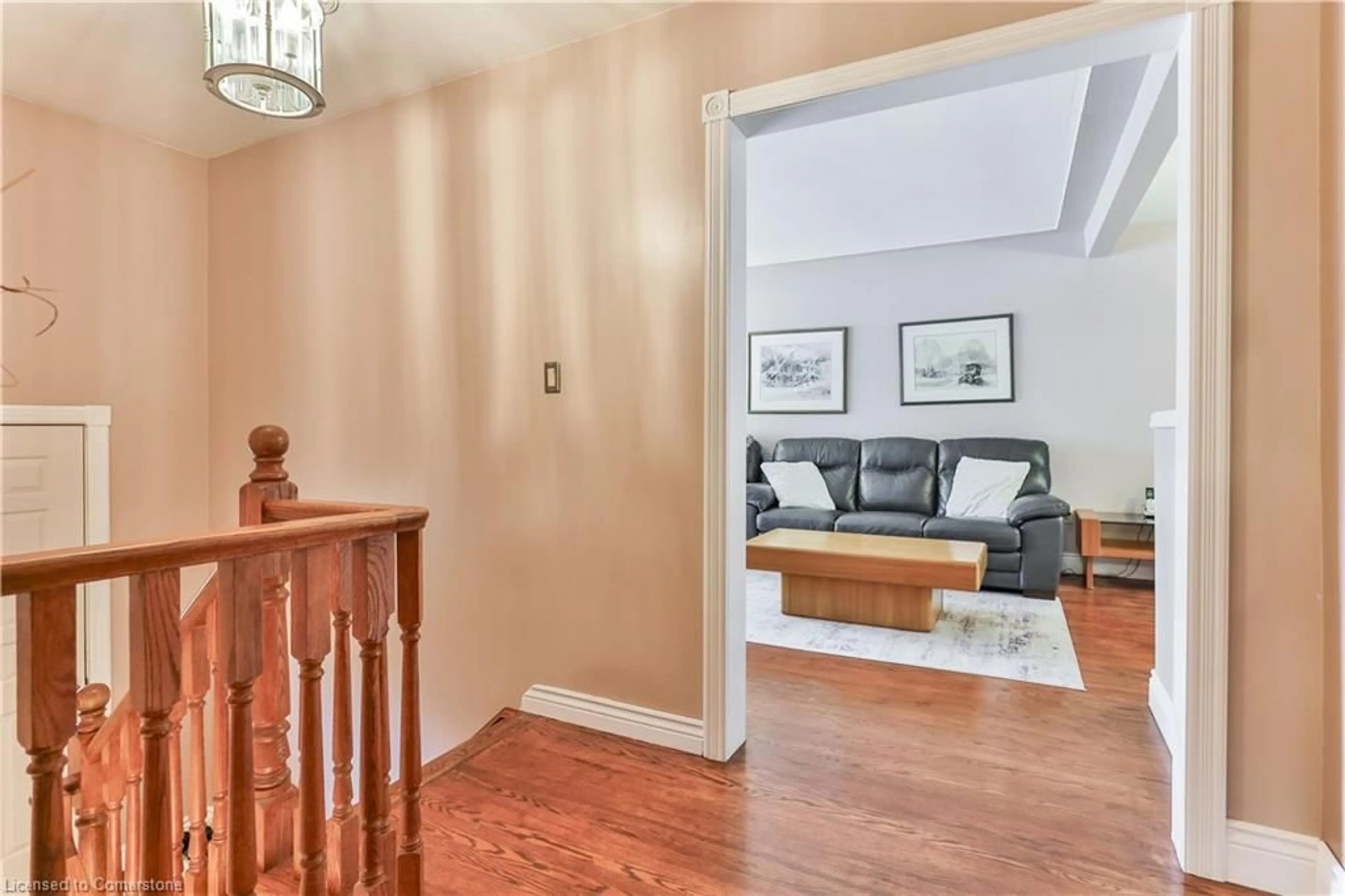 Indoor foyer, wood floors for 16 Colmar Pl, Dundas Ontario L9H 4K9