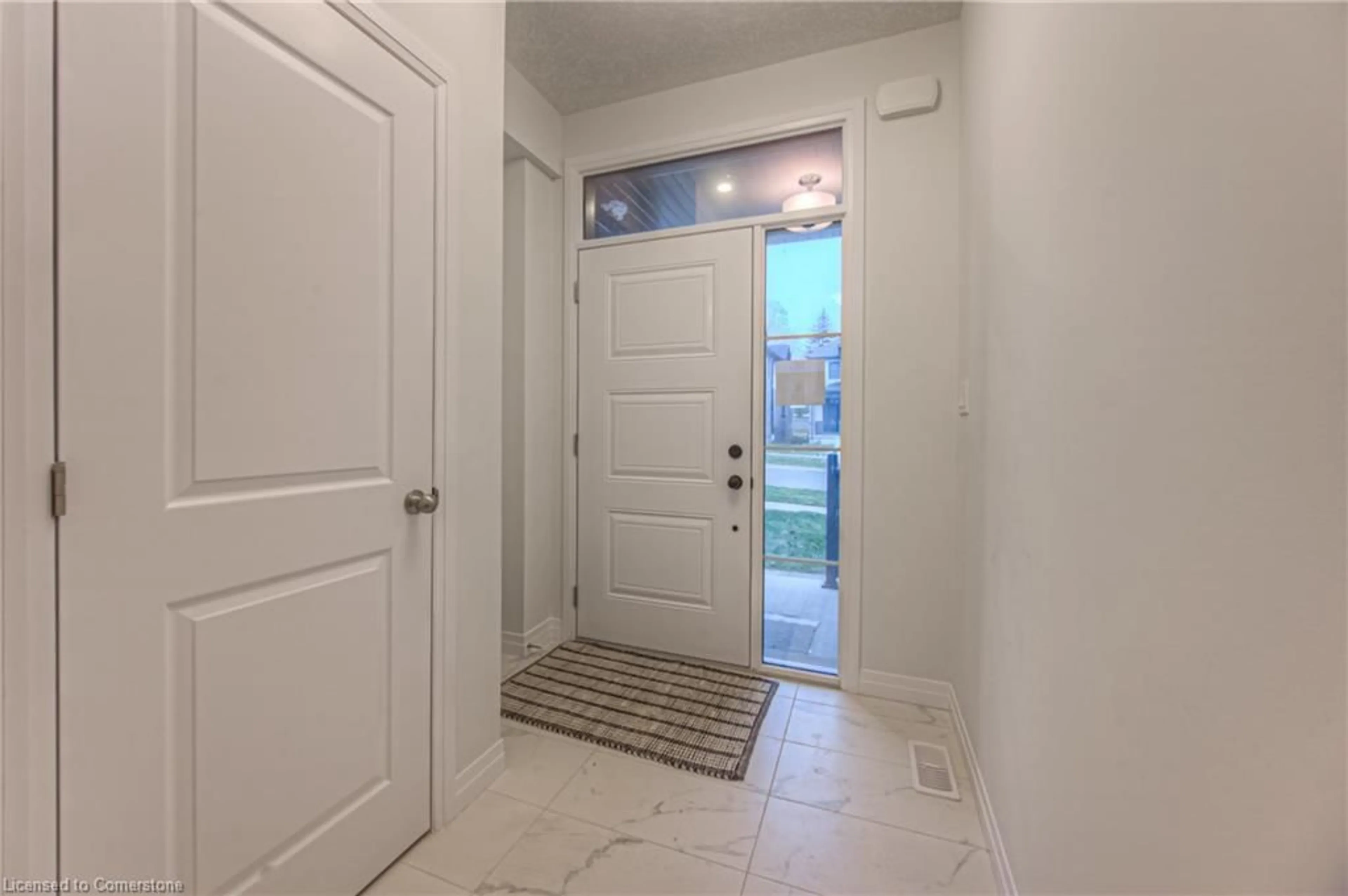 Indoor entryway for 232 Green Gate Blvd, Cambridge Ontario N1T 2C5