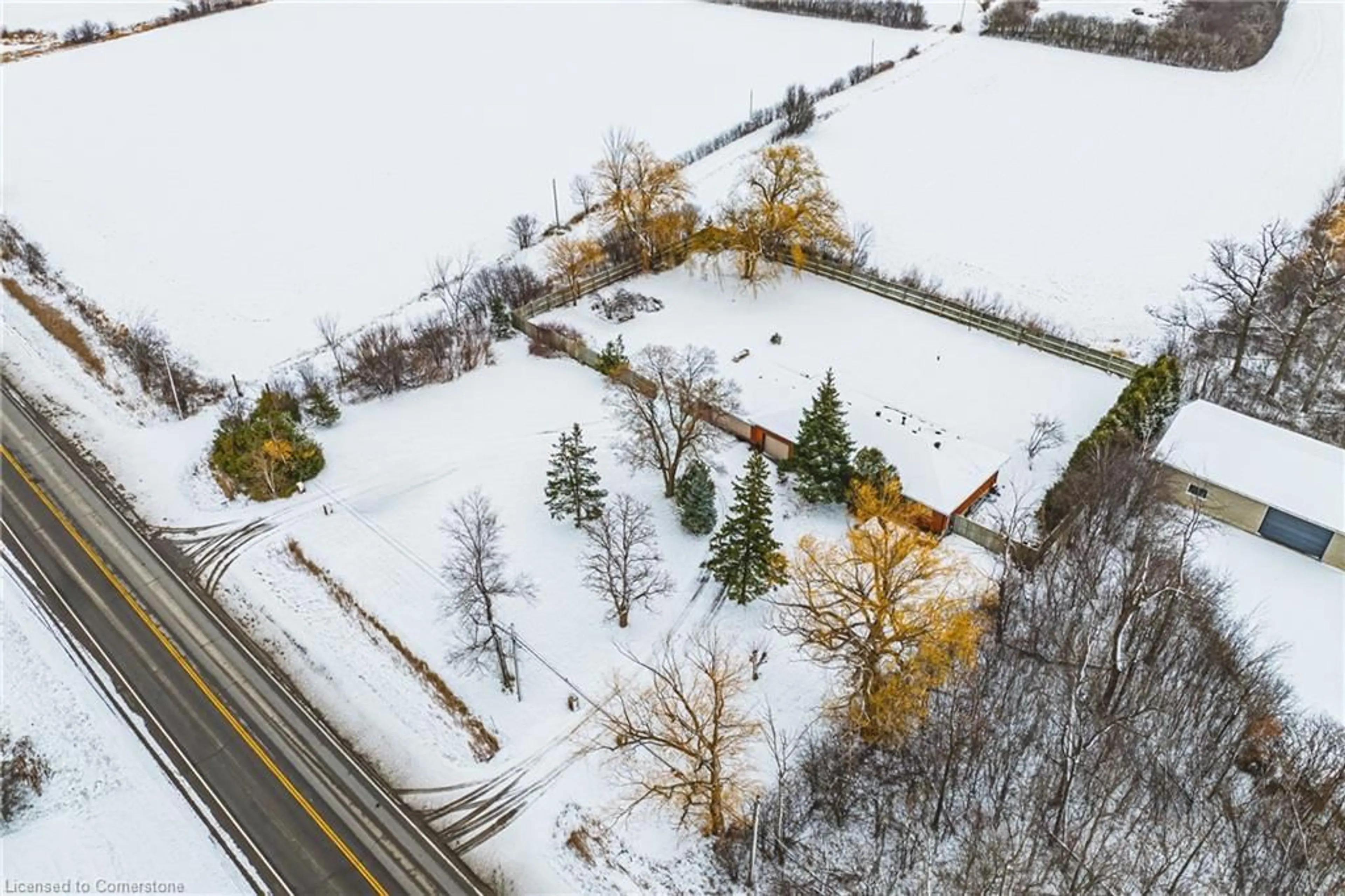 A pic from exterior of the house or condo, the fenced backyard for 485 56 Hwy, Glanbrook Ontario L0R 1P0