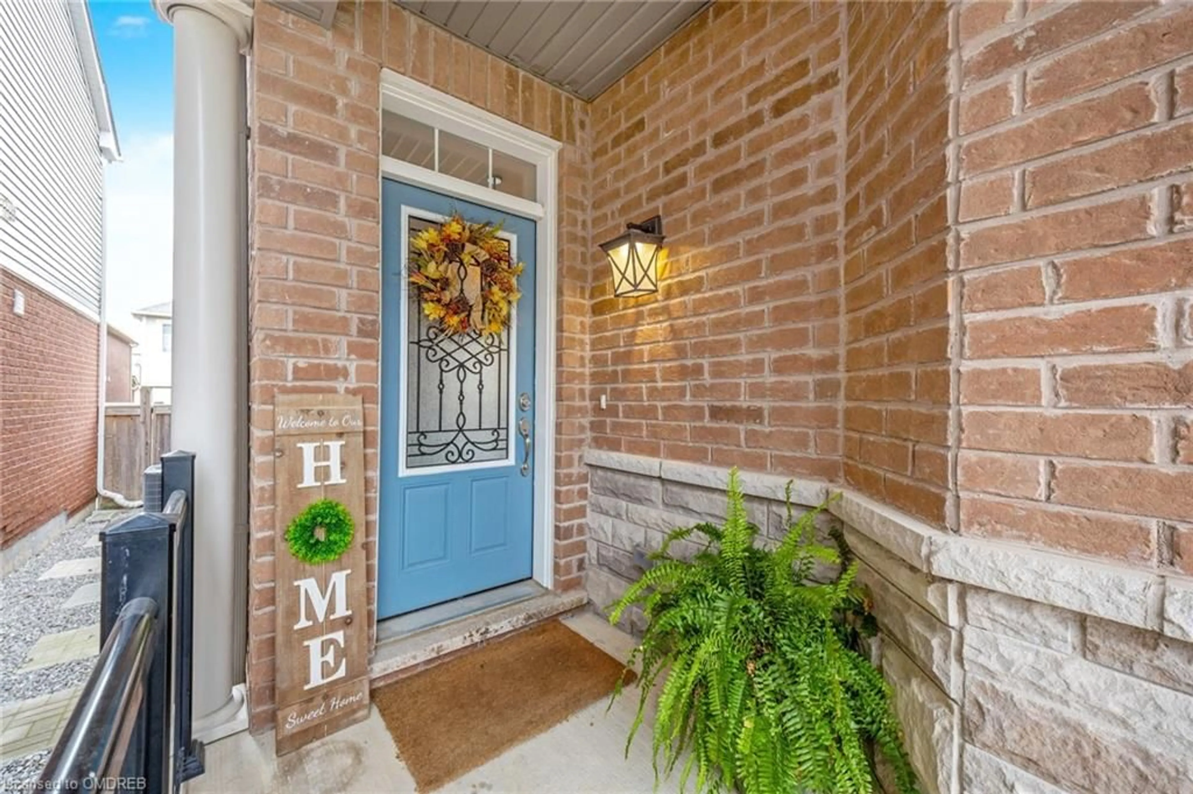 Indoor entryway, wood floors for 1166 Biason Cir, Milton Ontario L9T 8S7