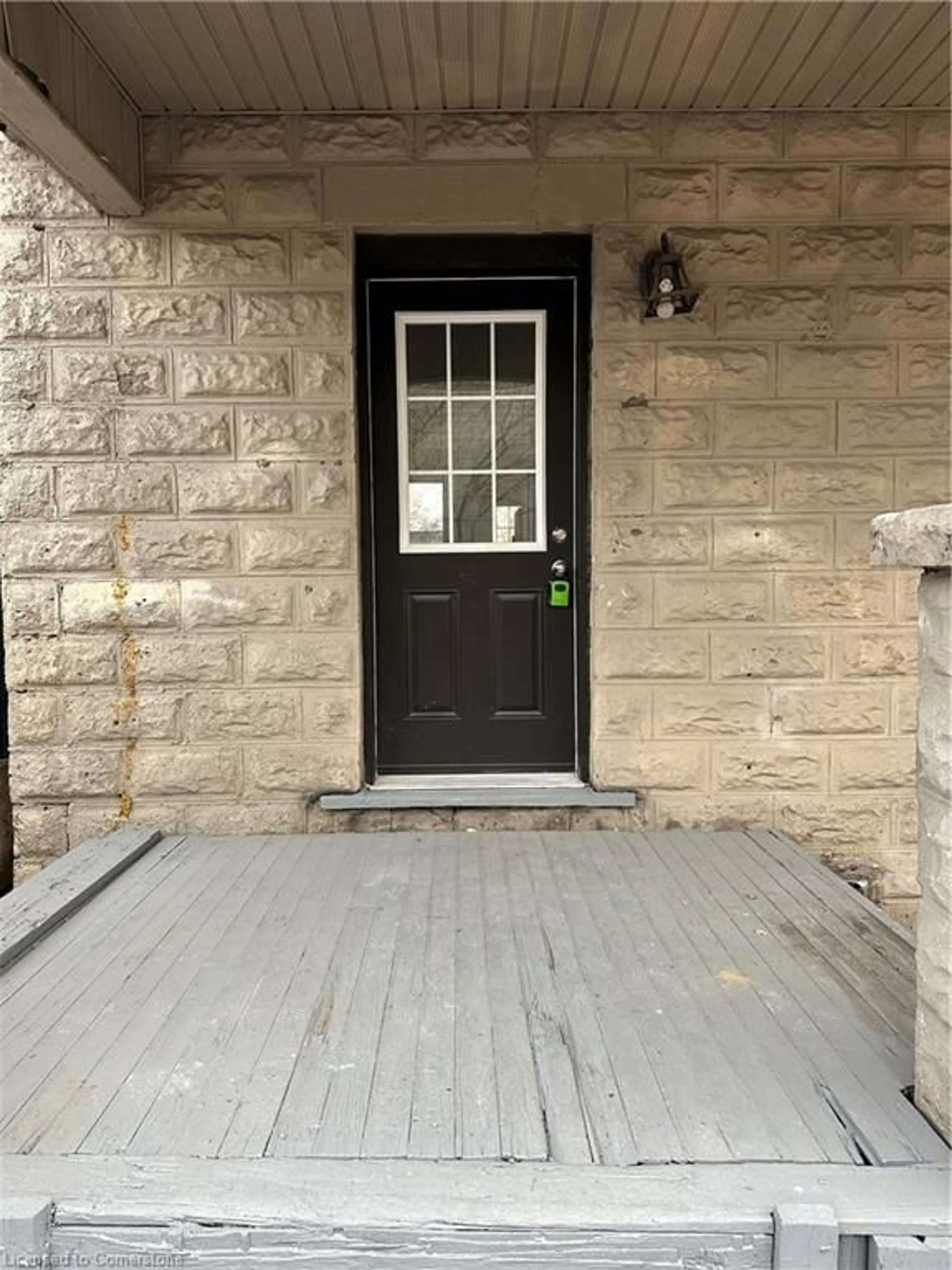 Indoor entryway for 57 Beach Rd, Hamilton Ontario L8L 3Z6