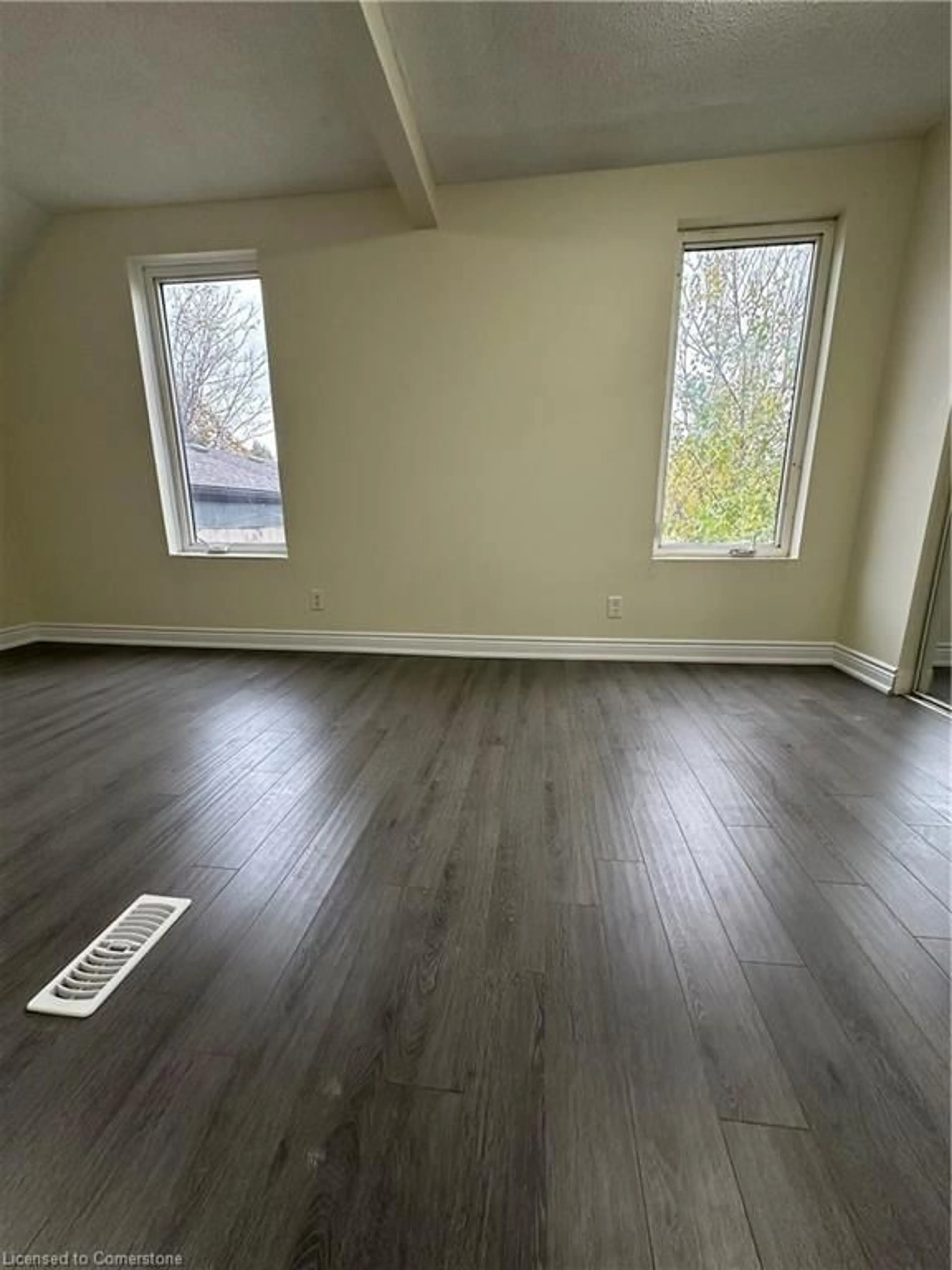 A pic of a room for 57 Beach Rd, Hamilton Ontario L8L 3Z6