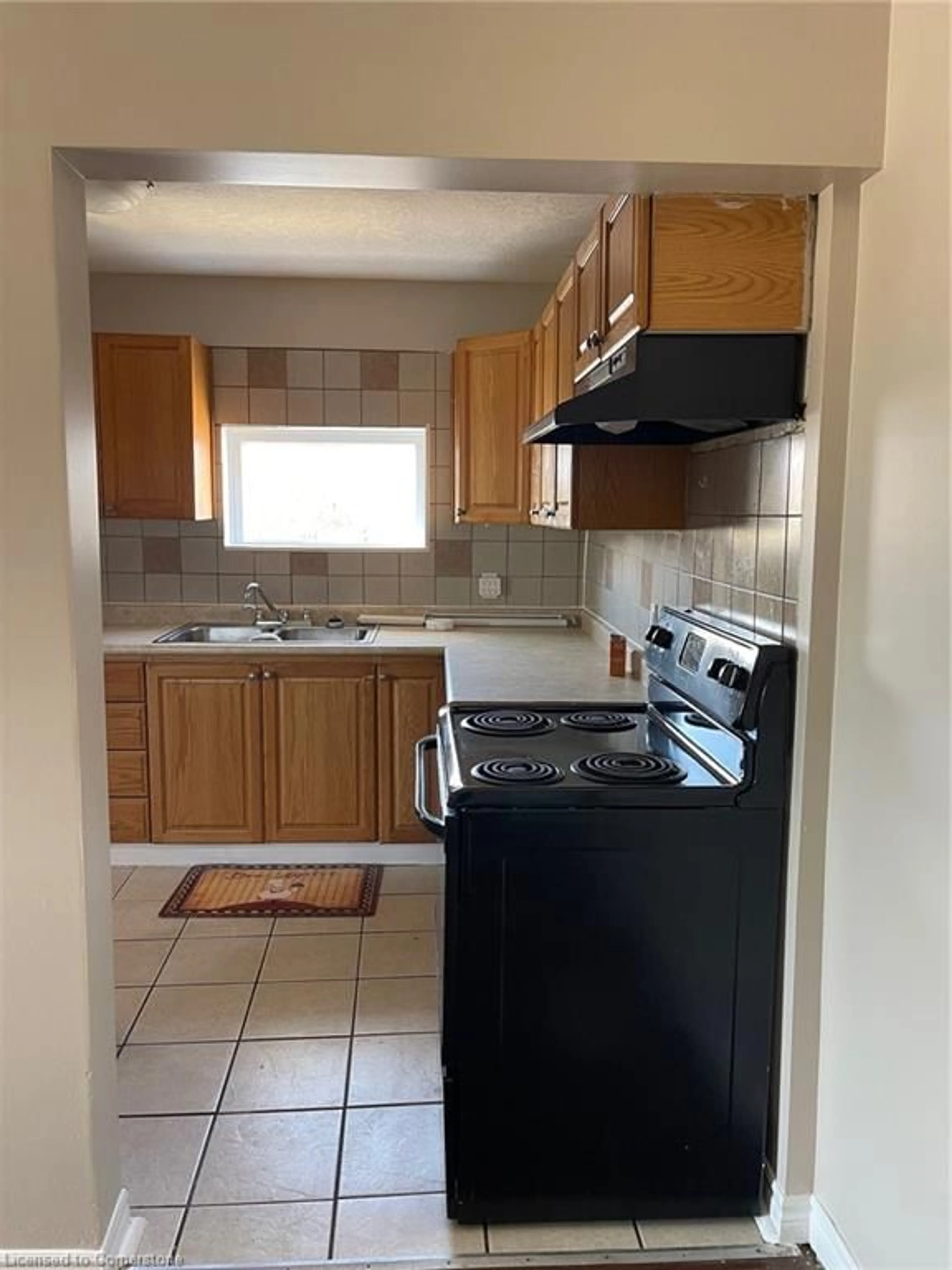 Standard kitchen, unknown floor for 767 Garden St, Cambridge Ontario N3H 4E4