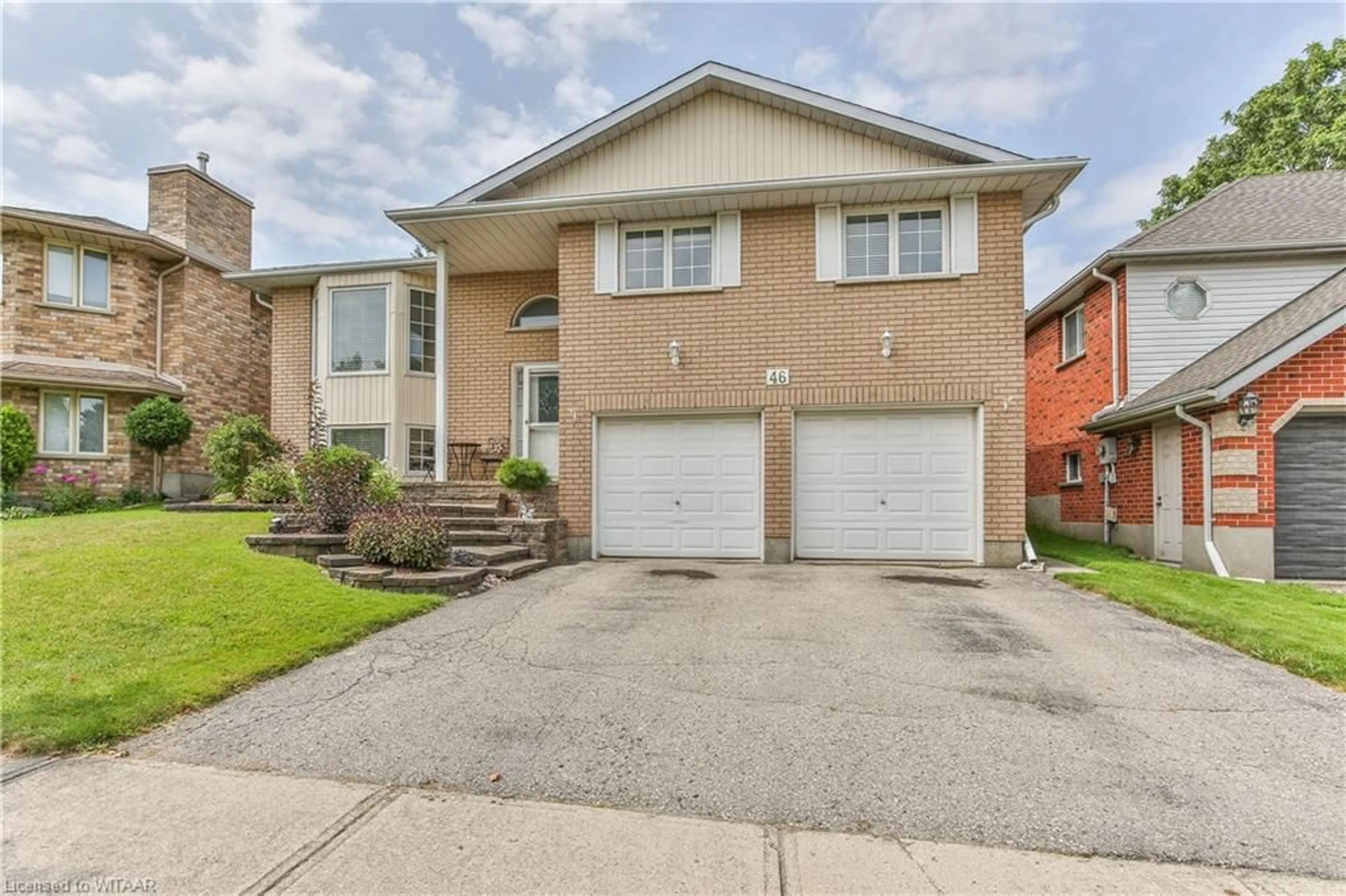 Frontside or backside of a home, the street view for 46 Hodgins Cres, Woodstock Ontario N4V 1A8