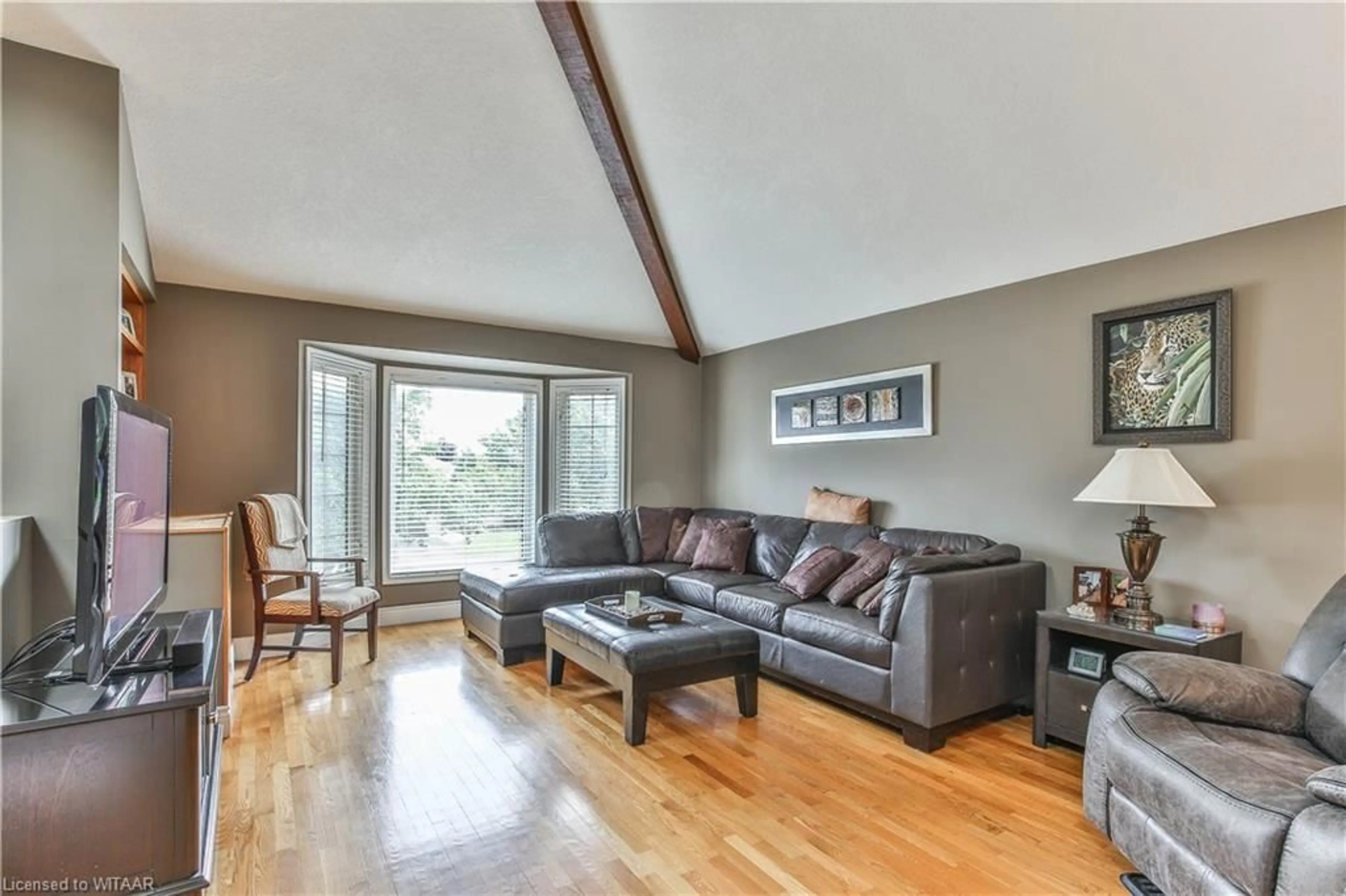 Living room, wood floors for 46 Hodgins Cres, Woodstock Ontario N4V 1A8