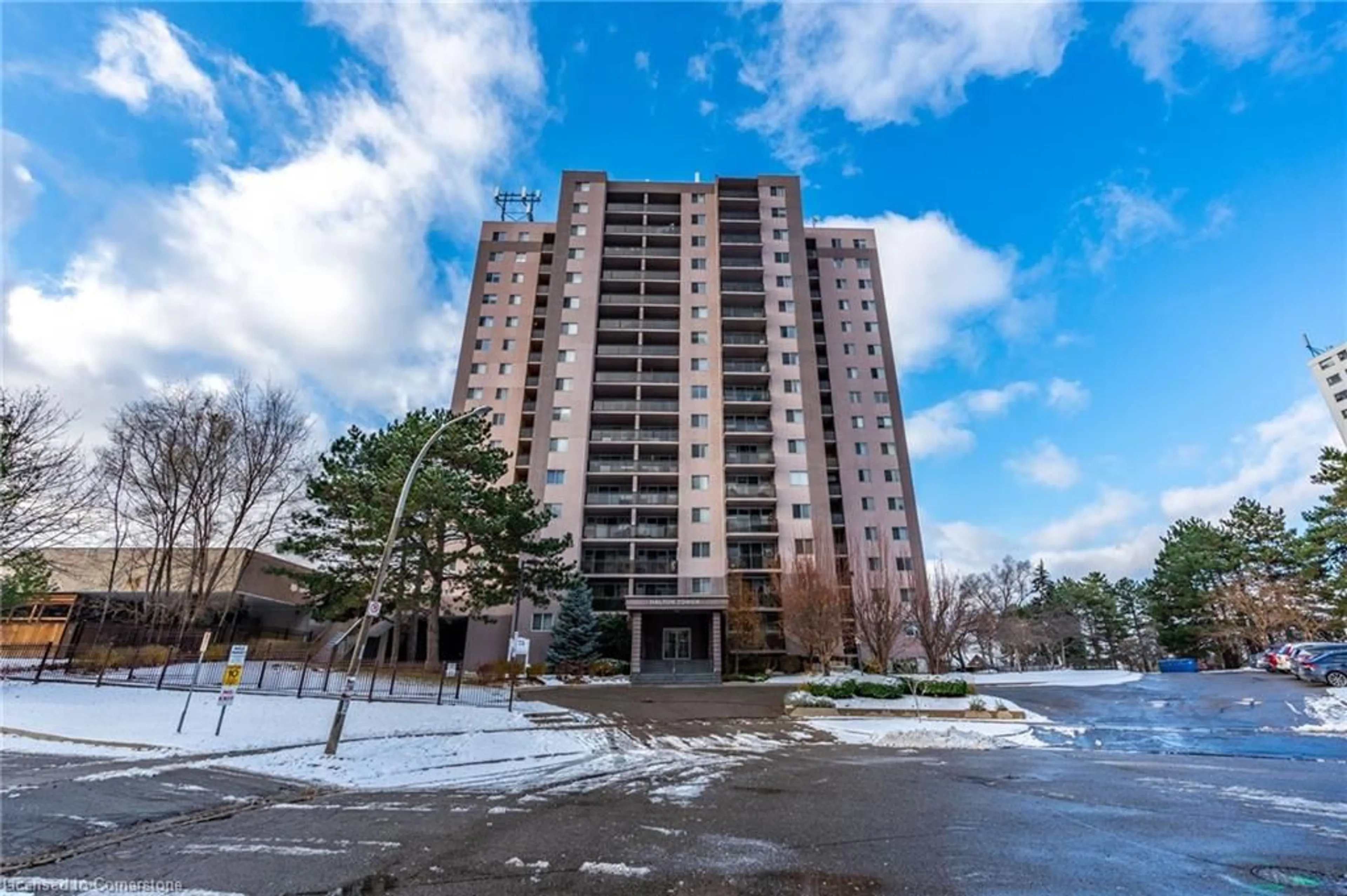 A pic from exterior of the house or condo, the front or back of building for 975 Warwick Crt #201, Burlington Ontario L7T 3Z7