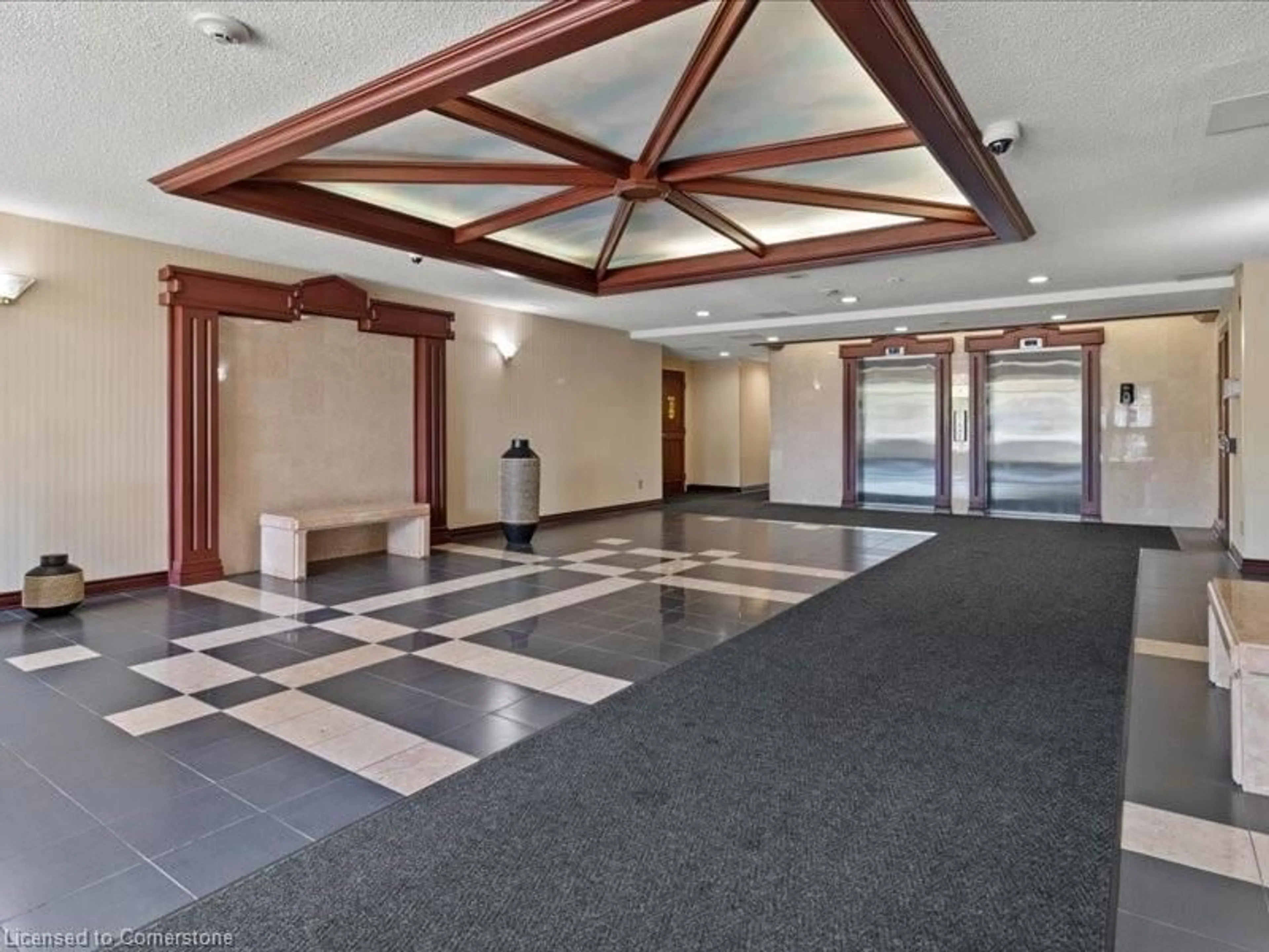 Indoor lobby, unknown floor for 495 8 Hwy #703, Stoney Creek Ontario L8G 5E1