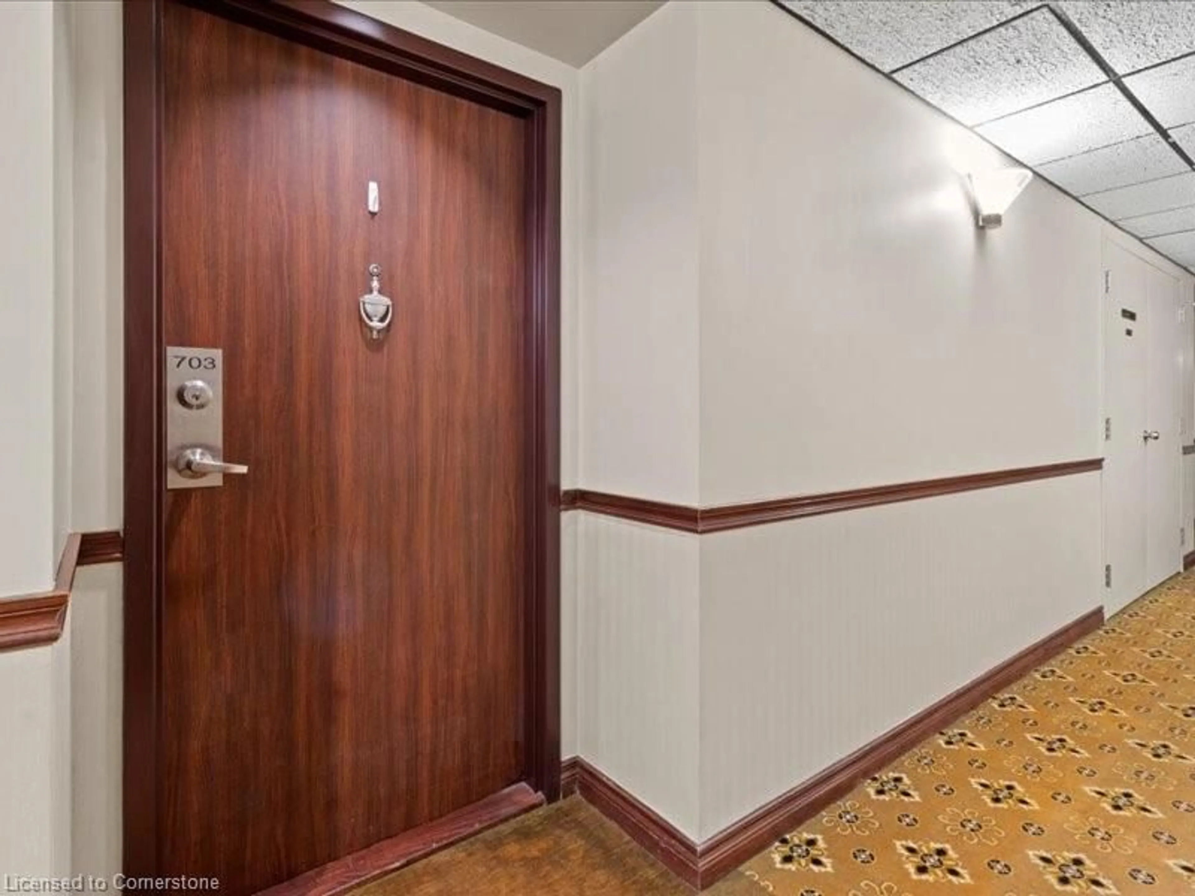 Indoor foyer, unknown floor for 495 8 Hwy #703, Stoney Creek Ontario L8G 5E1