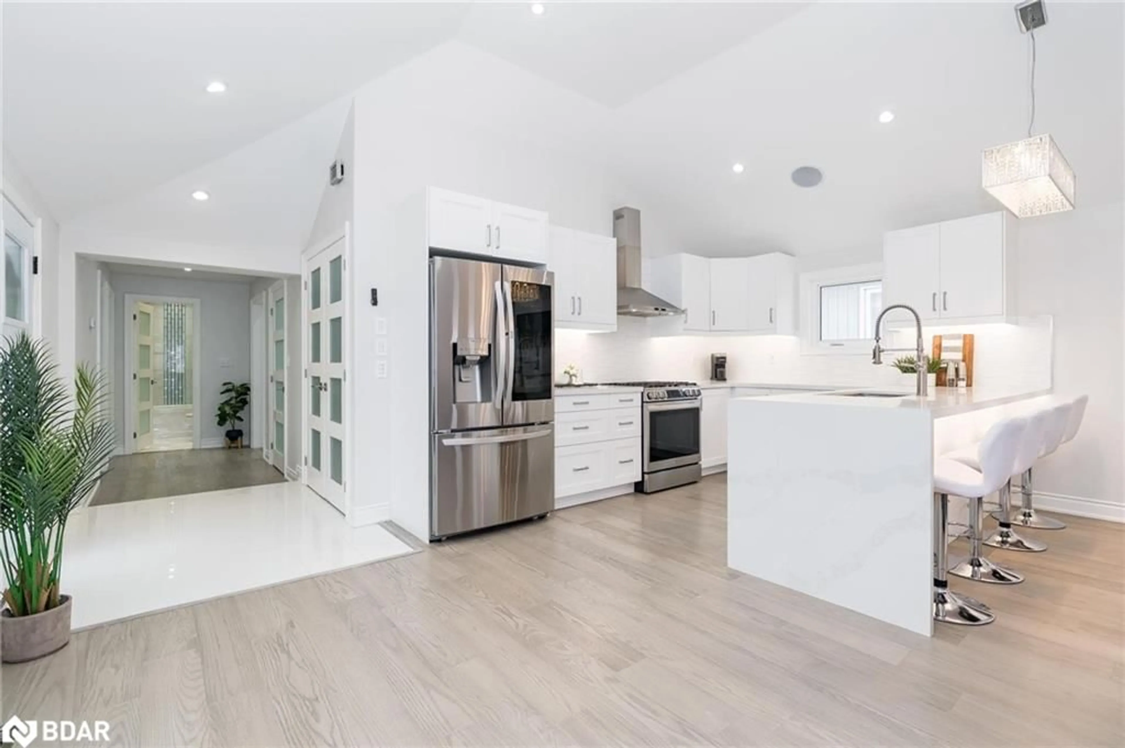 Contemporary kitchen, unknown for 1135 Poplar Dr, Innisfil Ontario L0L 1L0