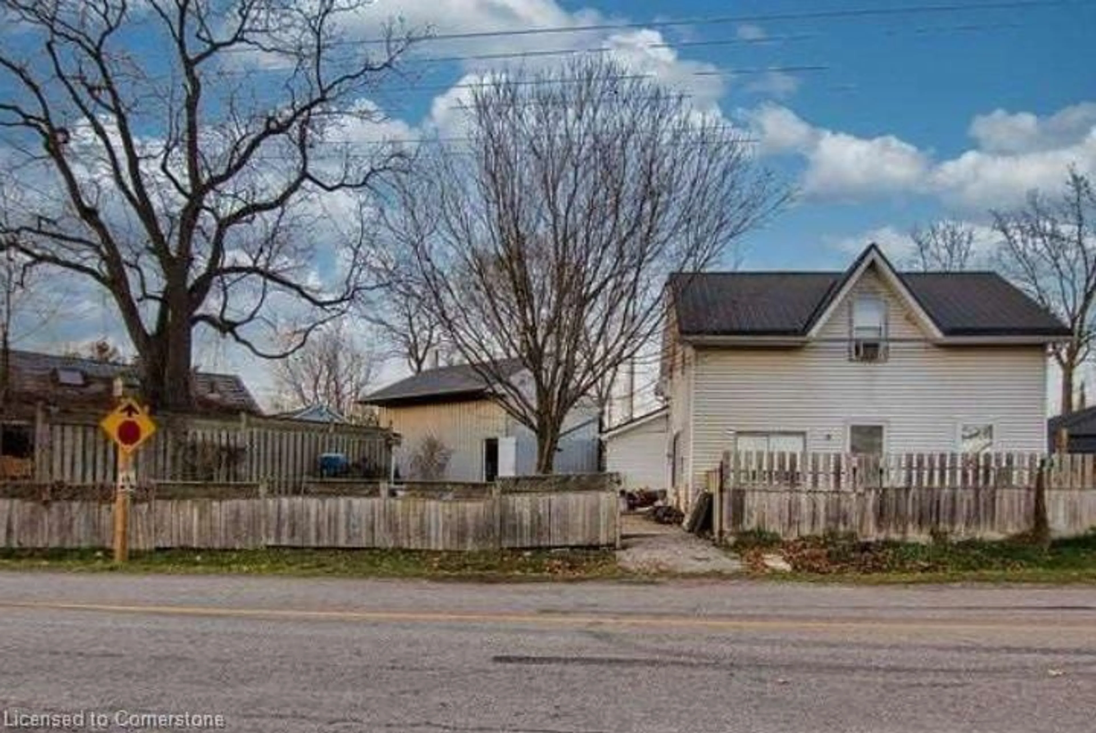 A pic from outside/outdoor area/front of a property/back of a property/a pic from drone, street for 27 Indiana Rd, Haldimand Ontario N0A 1H0