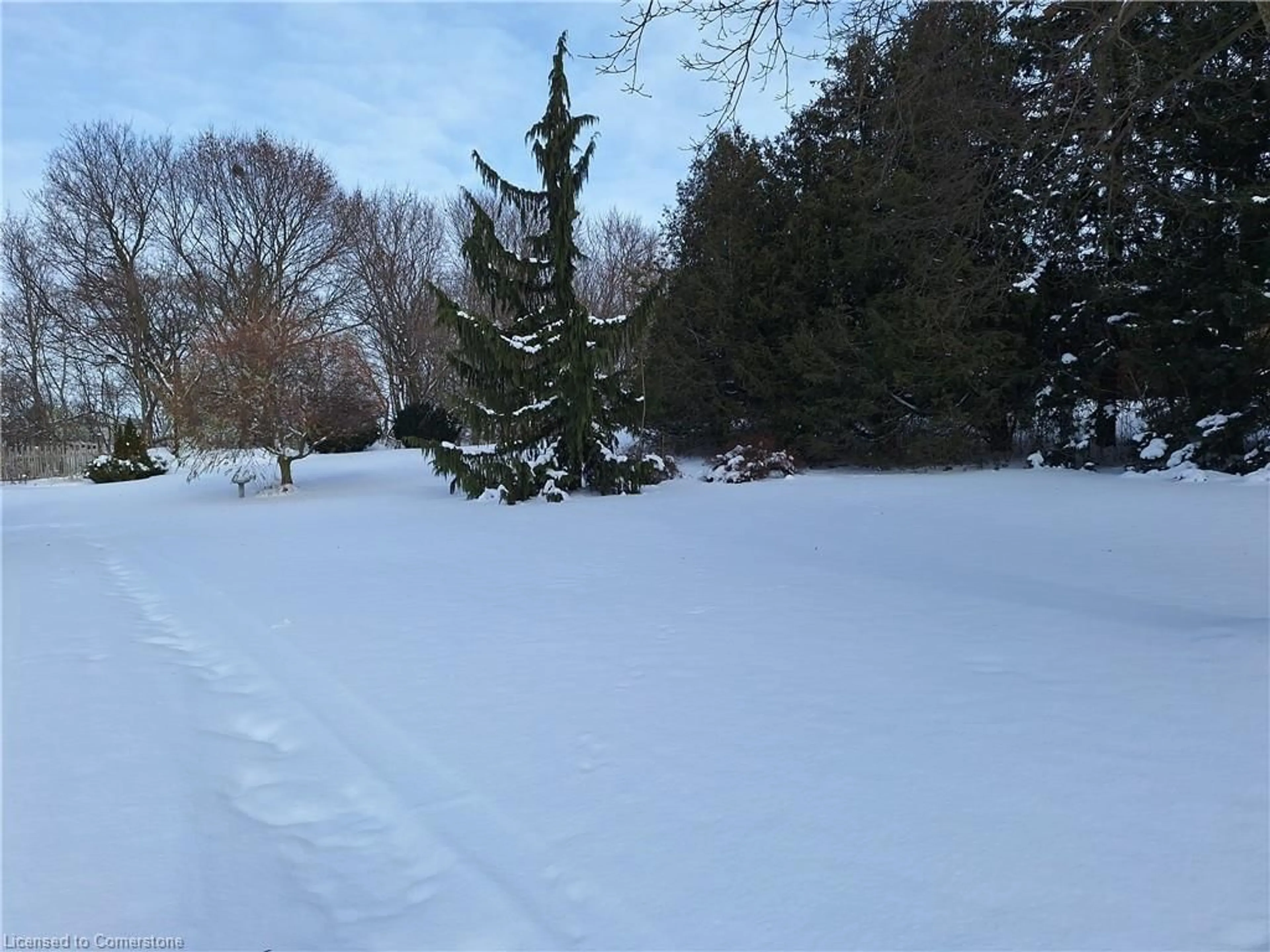 A pic from exterior of the house or condo, the street view for 18 High St, Elmira Ontario N3B 2M3