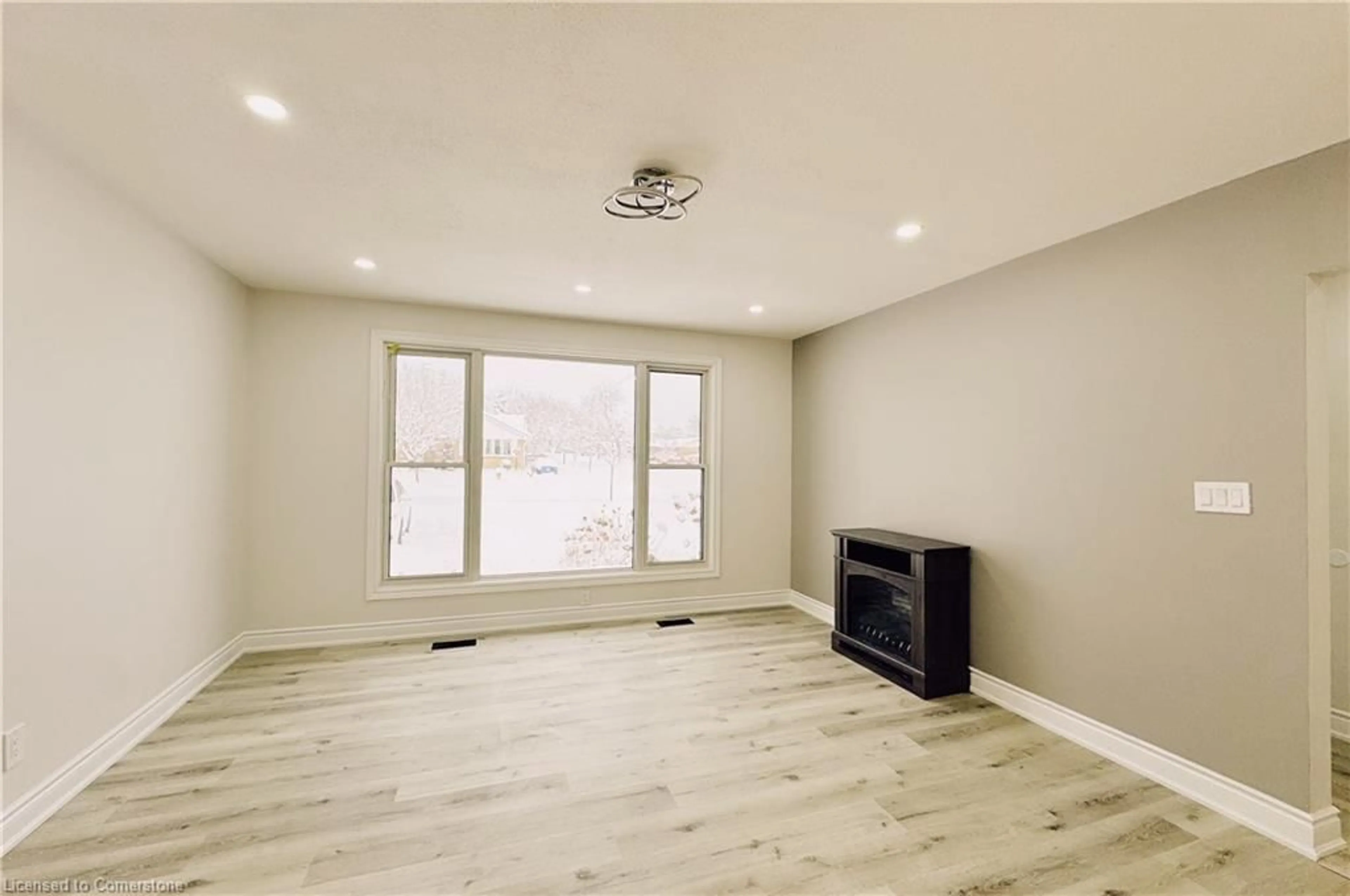 A pic of a room, wood floors for 195 Merlin Cres, London Ontario N5W 5A2