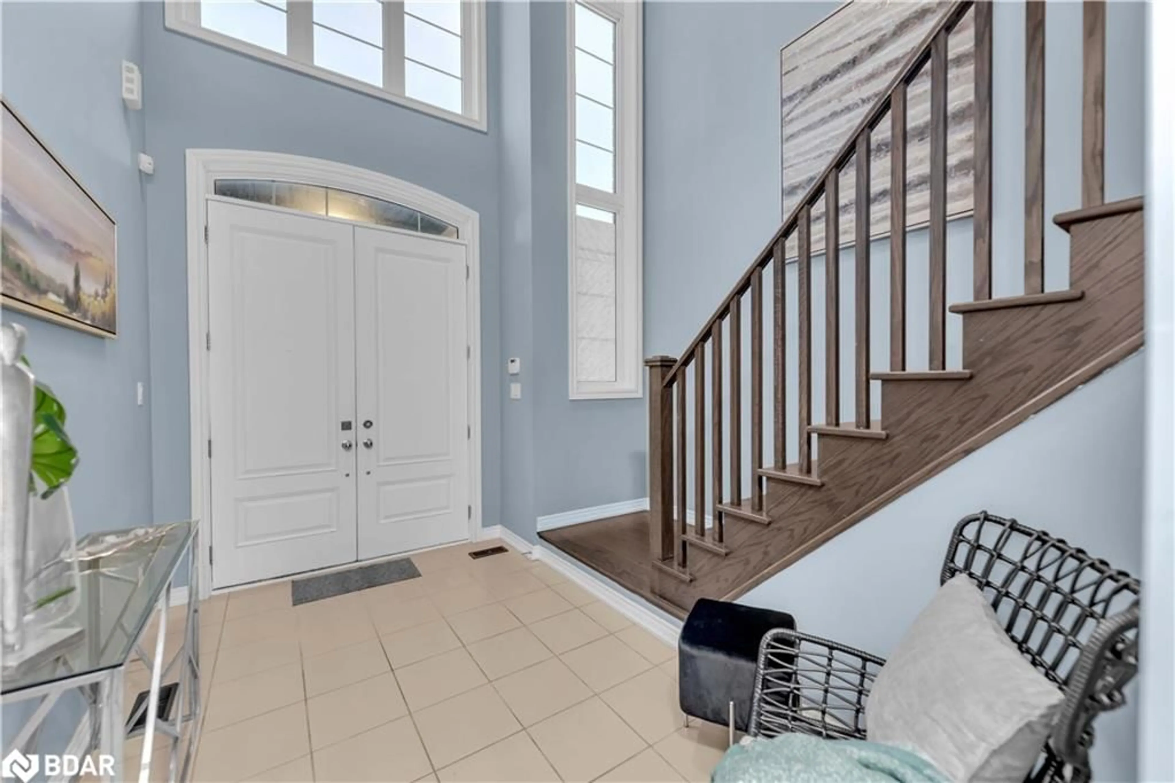 Indoor entryway, wood floors for 10 Fruitvale Circle Cir, Brampton Ontario L7A 5C5