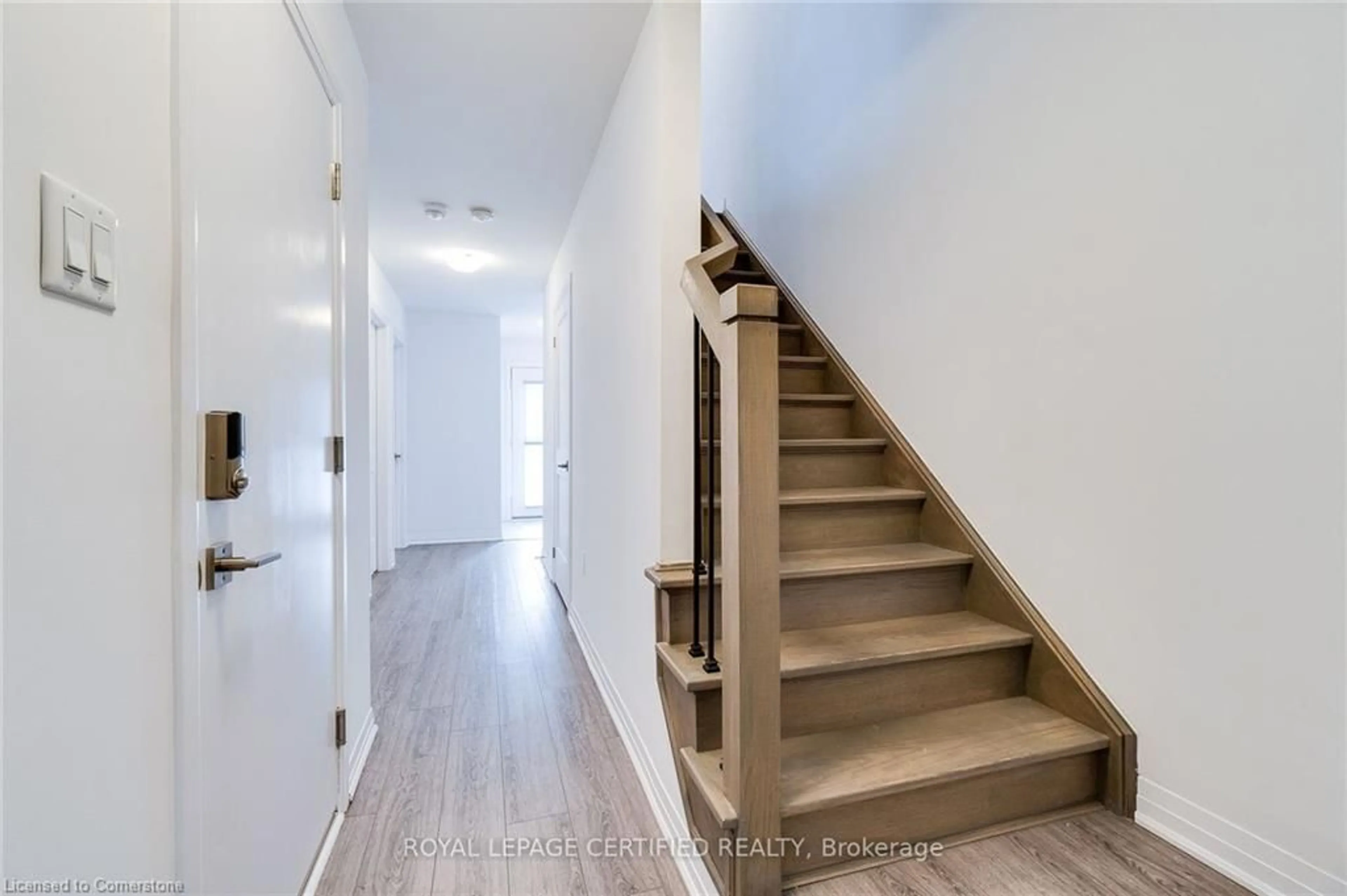 Indoor entryway, wood floors for 51 Sparrow Ave #4, Cambridge Ontario N1T 0E3