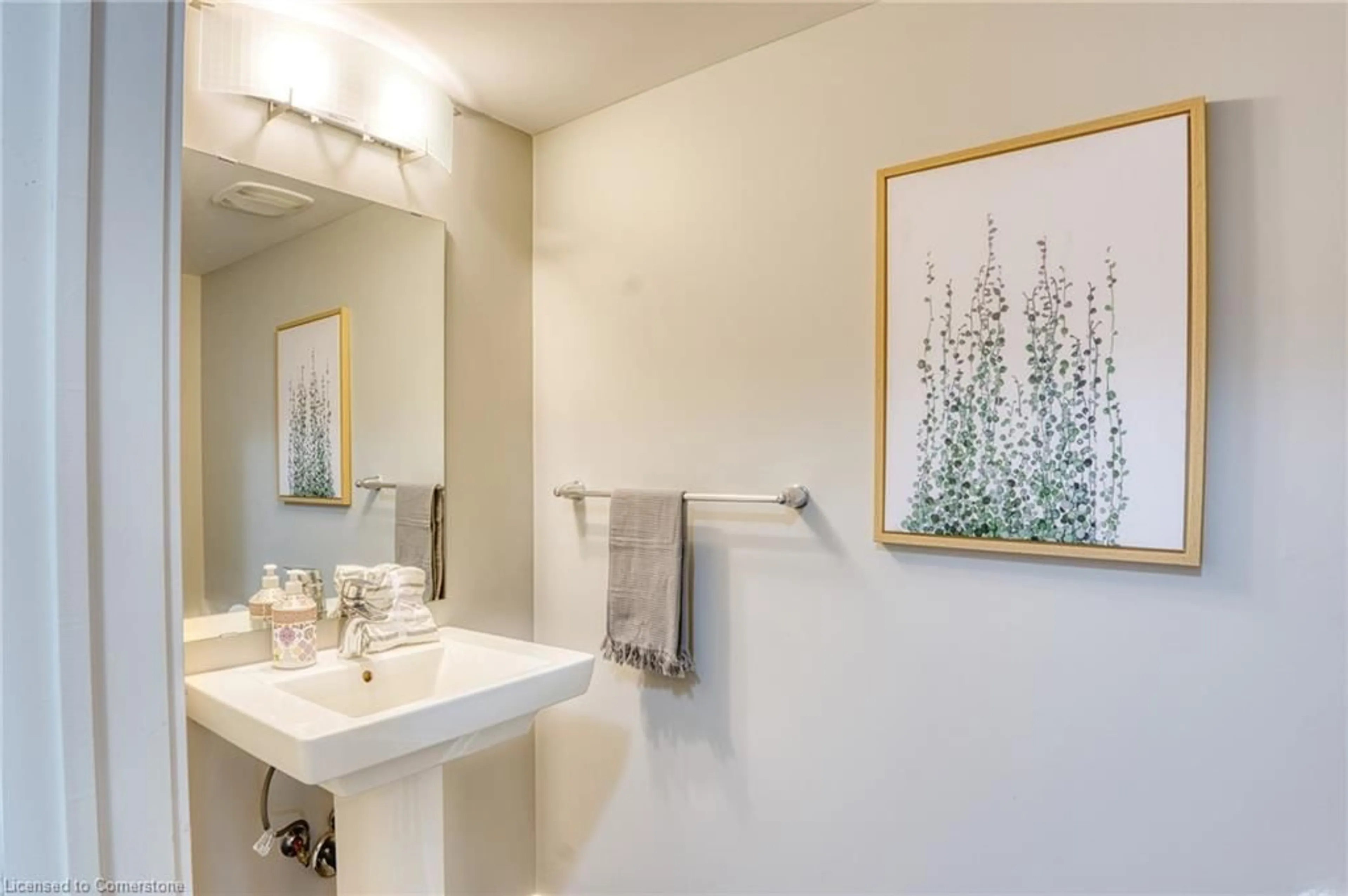 Standard bathroom for 146 Crafter Cres, Stoney Creek Ontario L8J 0H8