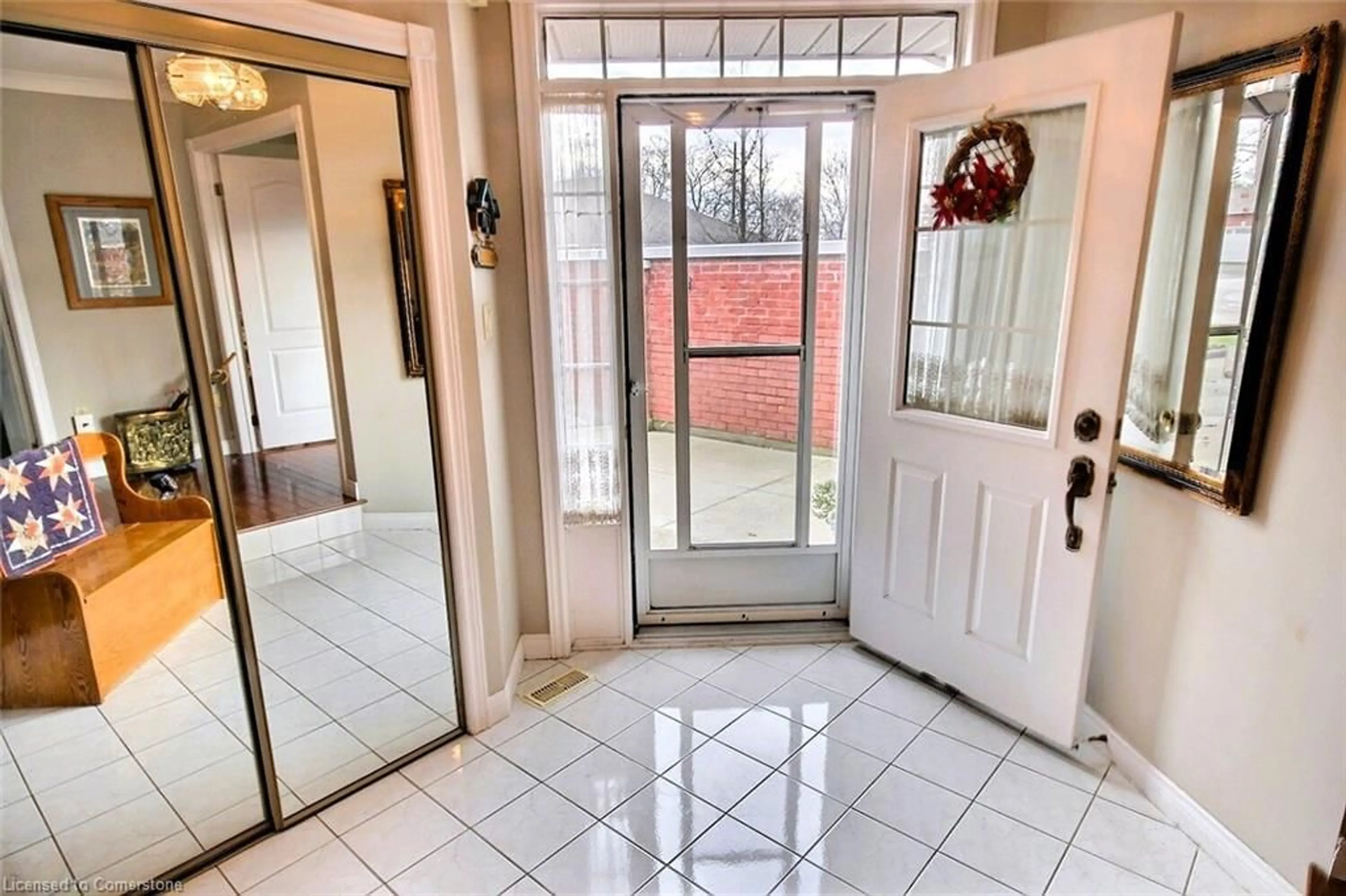 Indoor entryway for 85 Beasley Cres #13, Cambridge Ontario N1T 1P5