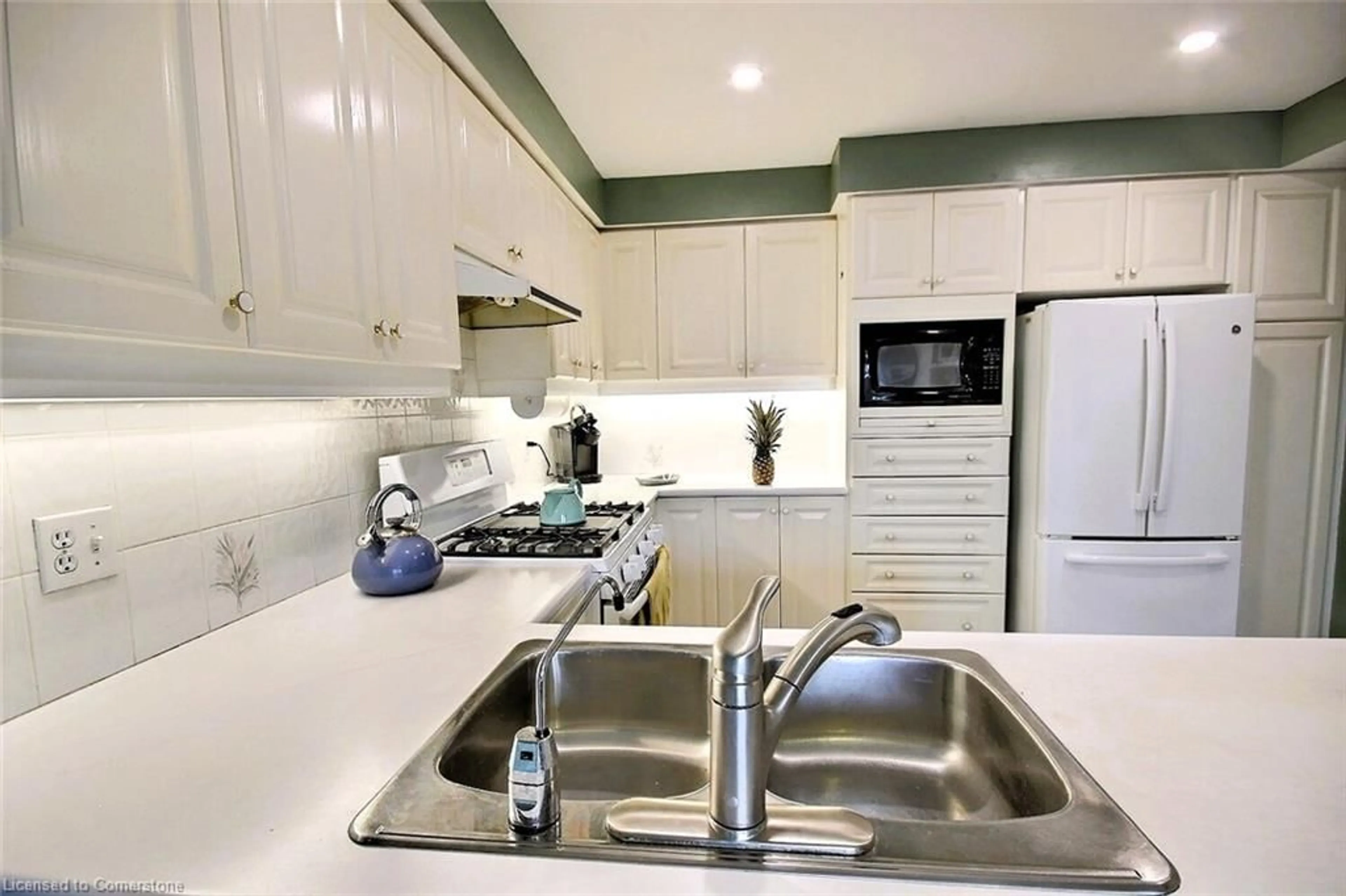 Standard kitchen, ceramic/tile floor for 85 Beasley Cres #13, Cambridge Ontario N1T 1P5