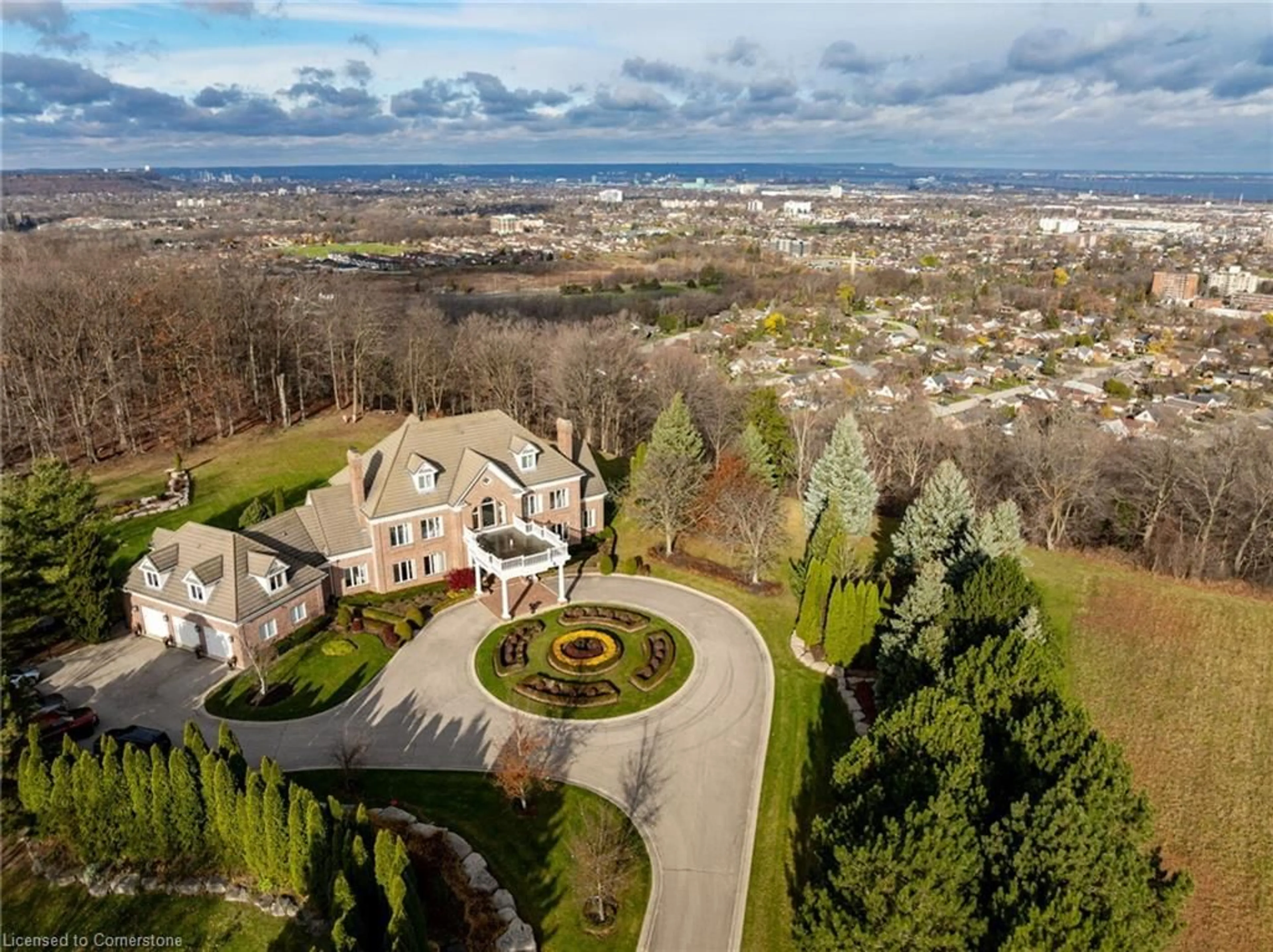 A pic from outside/outdoor area/front of a property/back of a property/a pic from drone, mountain view for 75 Ridge Rd, Stoney Creek Ontario L8J 2V9