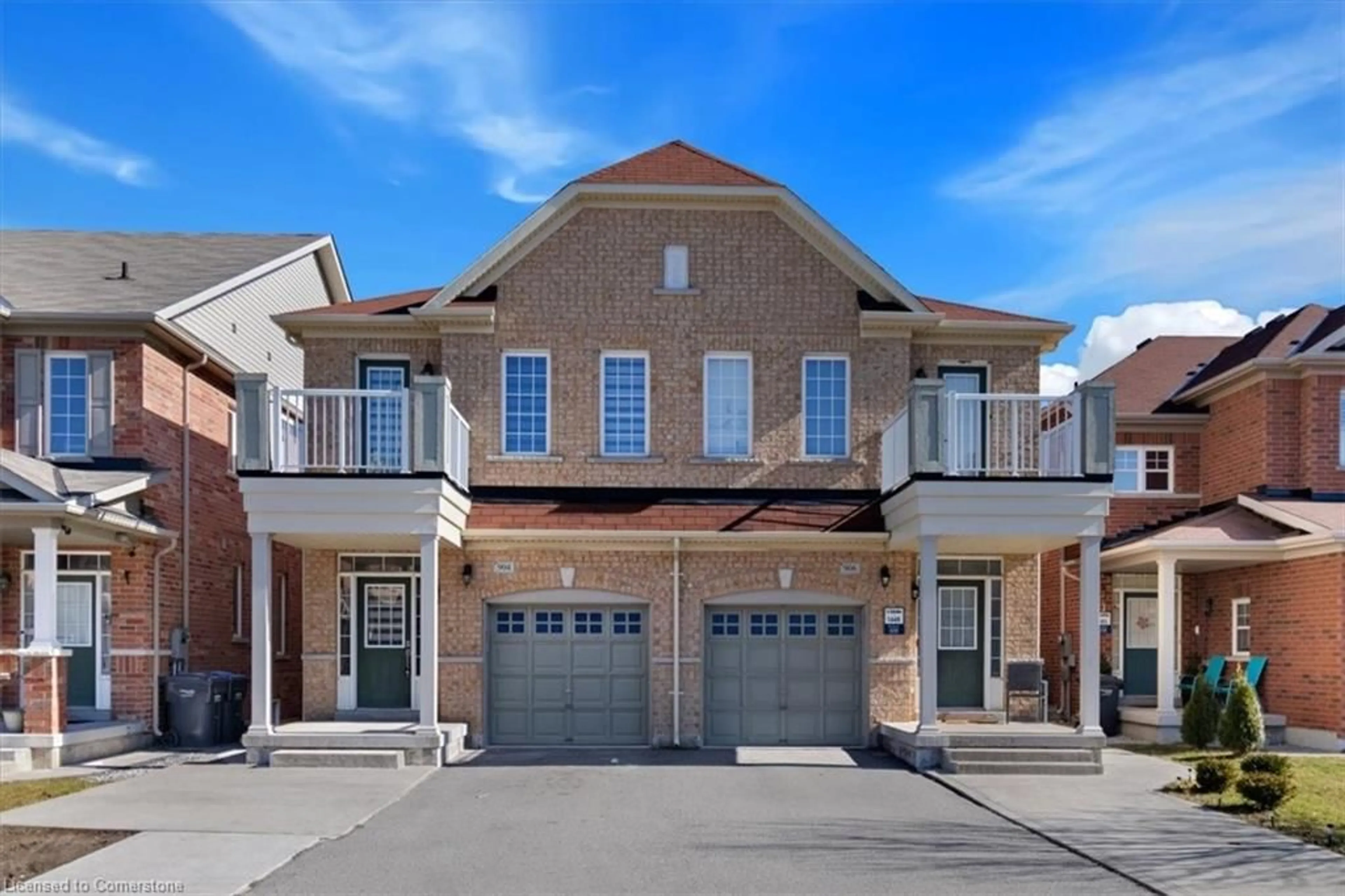 A pic from exterior of the house or condo, the street view for 904 Oasis Dr, Mississauga Ontario L5V 0C7