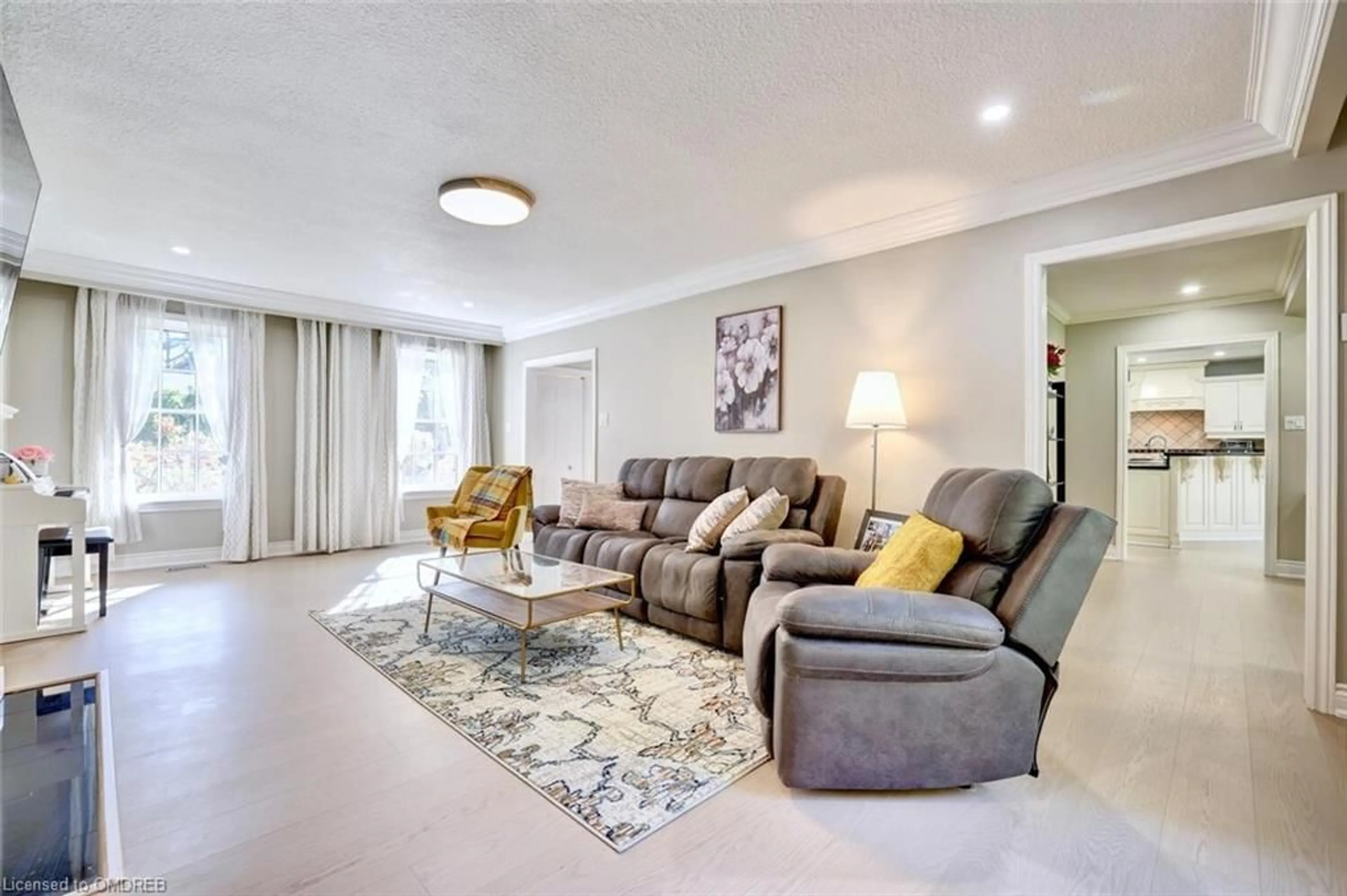 Living room, carpet floors for 1275 Donlea Cres, Oakville Ontario L6J 1V8