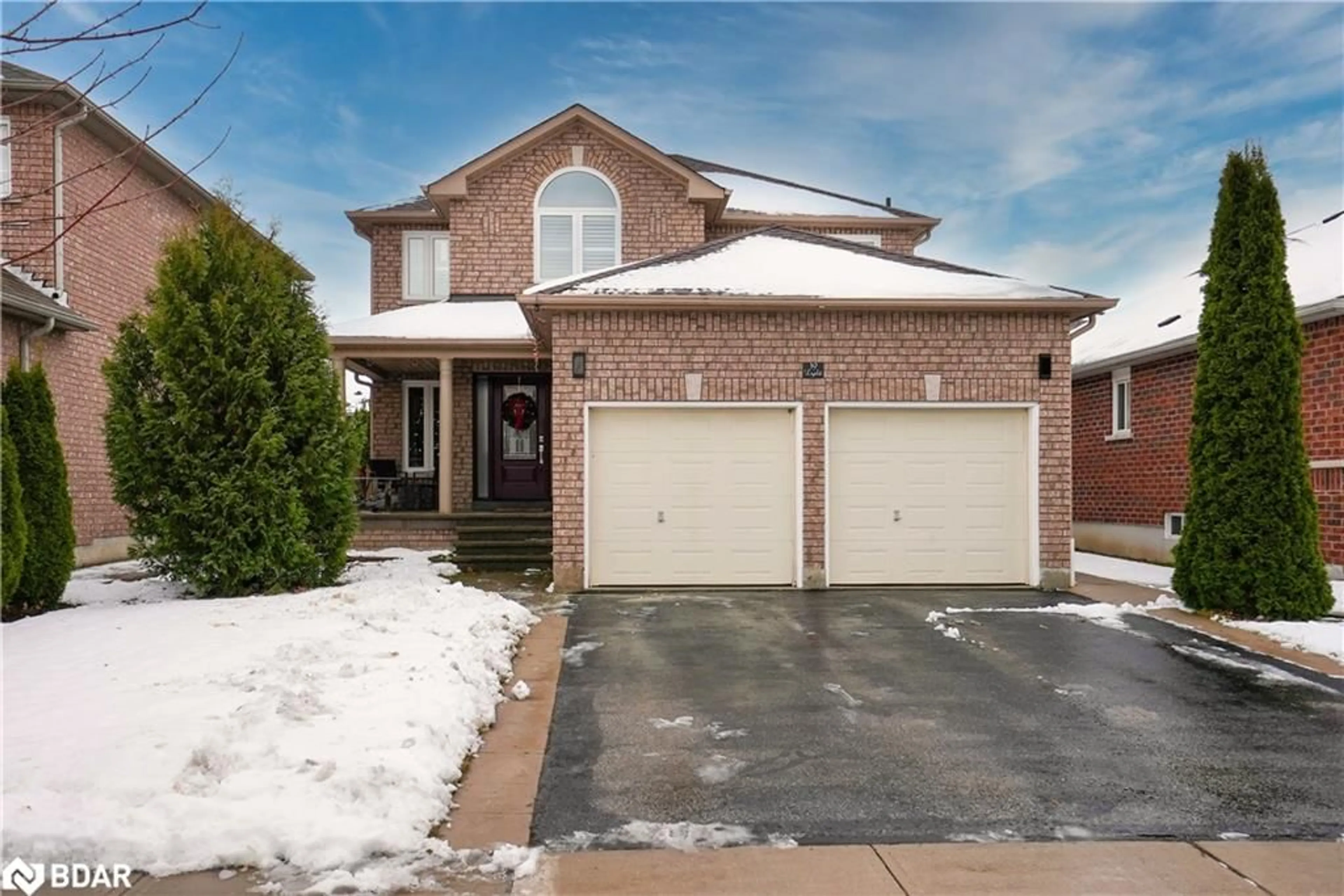 Frontside or backside of a home, the street view for 19 Loyalist Crt, Barrie Ontario L4N 0S9