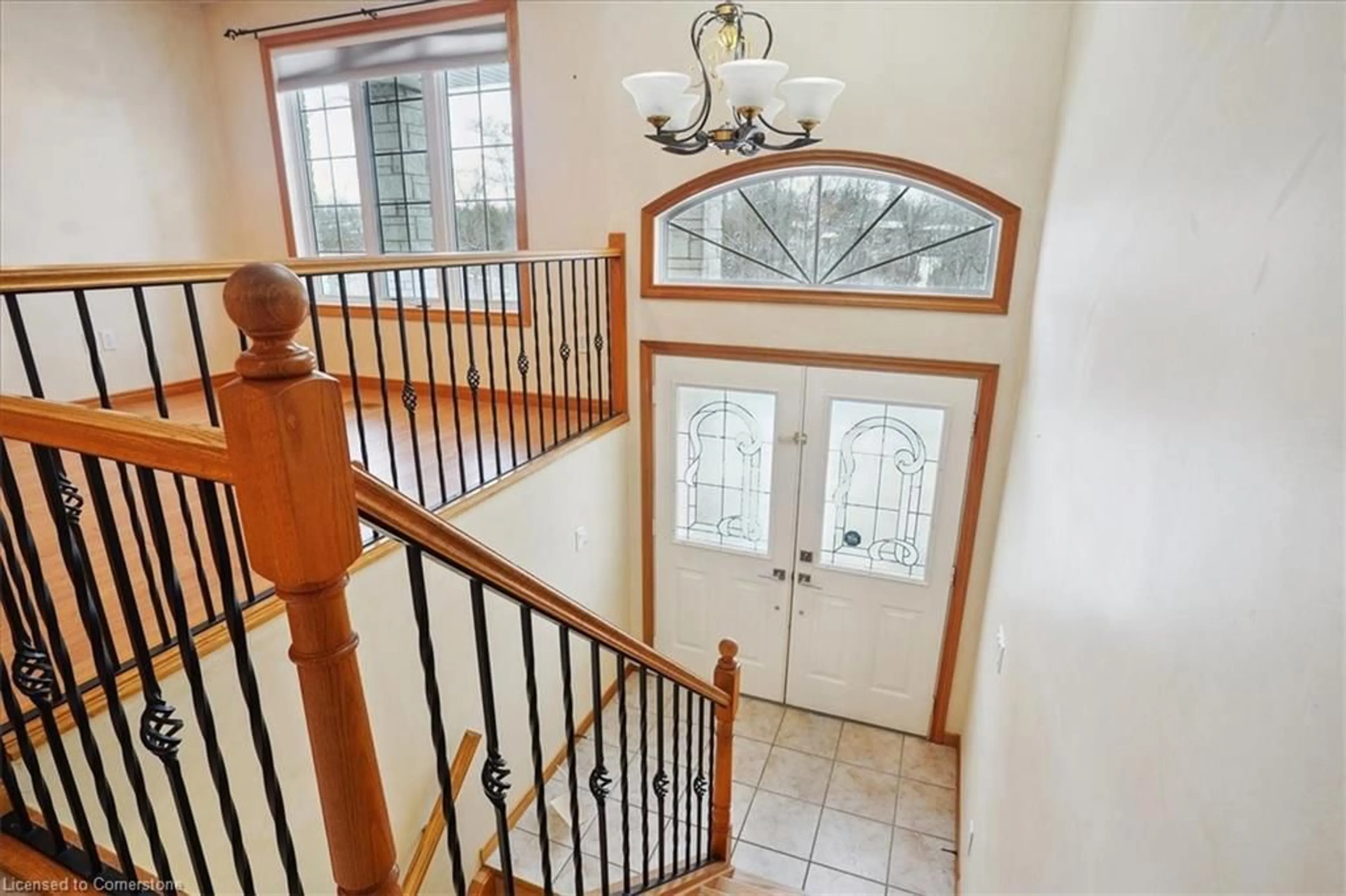 Indoor foyer, wood floors for 68 Kent St, Cambridge Ontario N1S 5B2