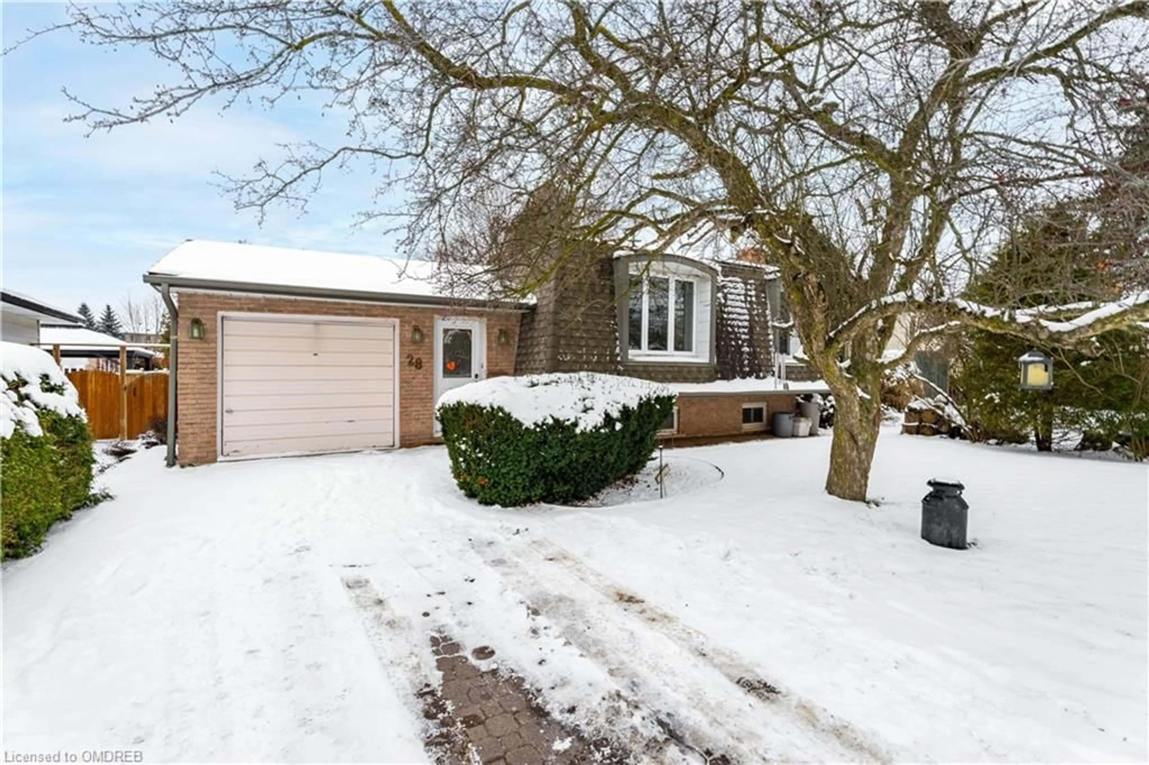 Frontside or backside of a home, cottage for 28 Norman Ave, Acton Ontario L7J 2R4