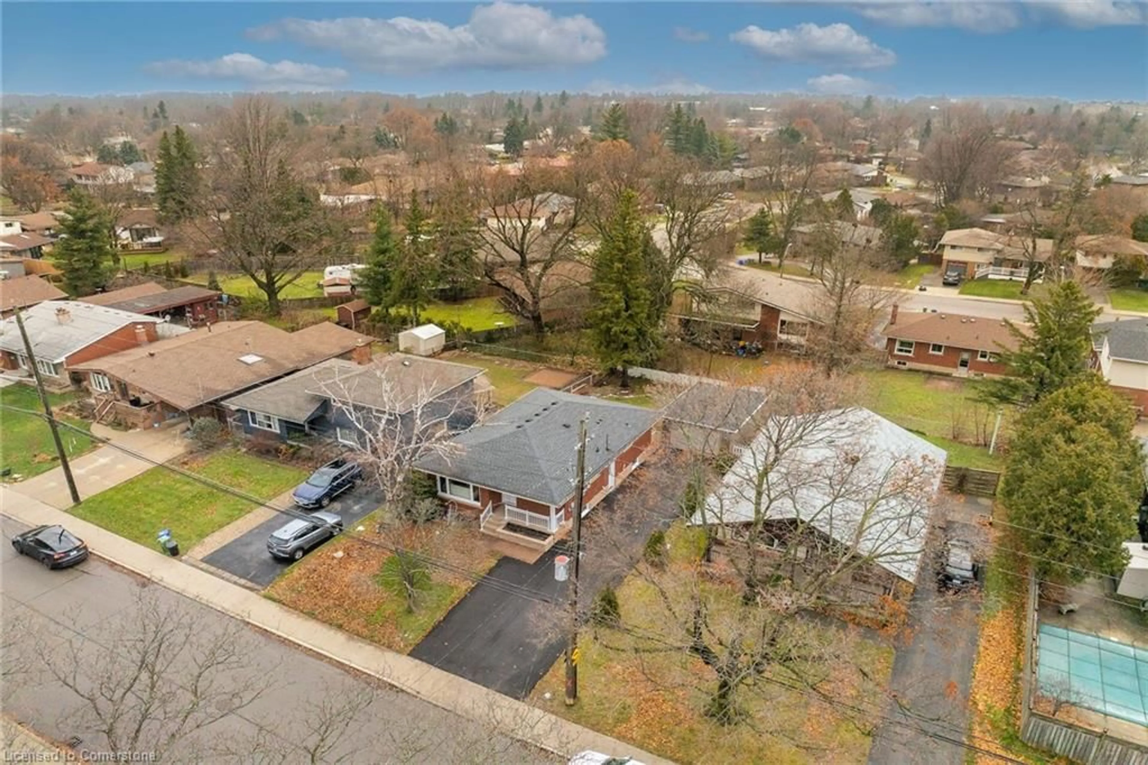 A pic from outside/outdoor area/front of a property/back of a property/a pic from drone, street for 72 Sanatorium Rd, Hamilton Ontario L9C 1Y5