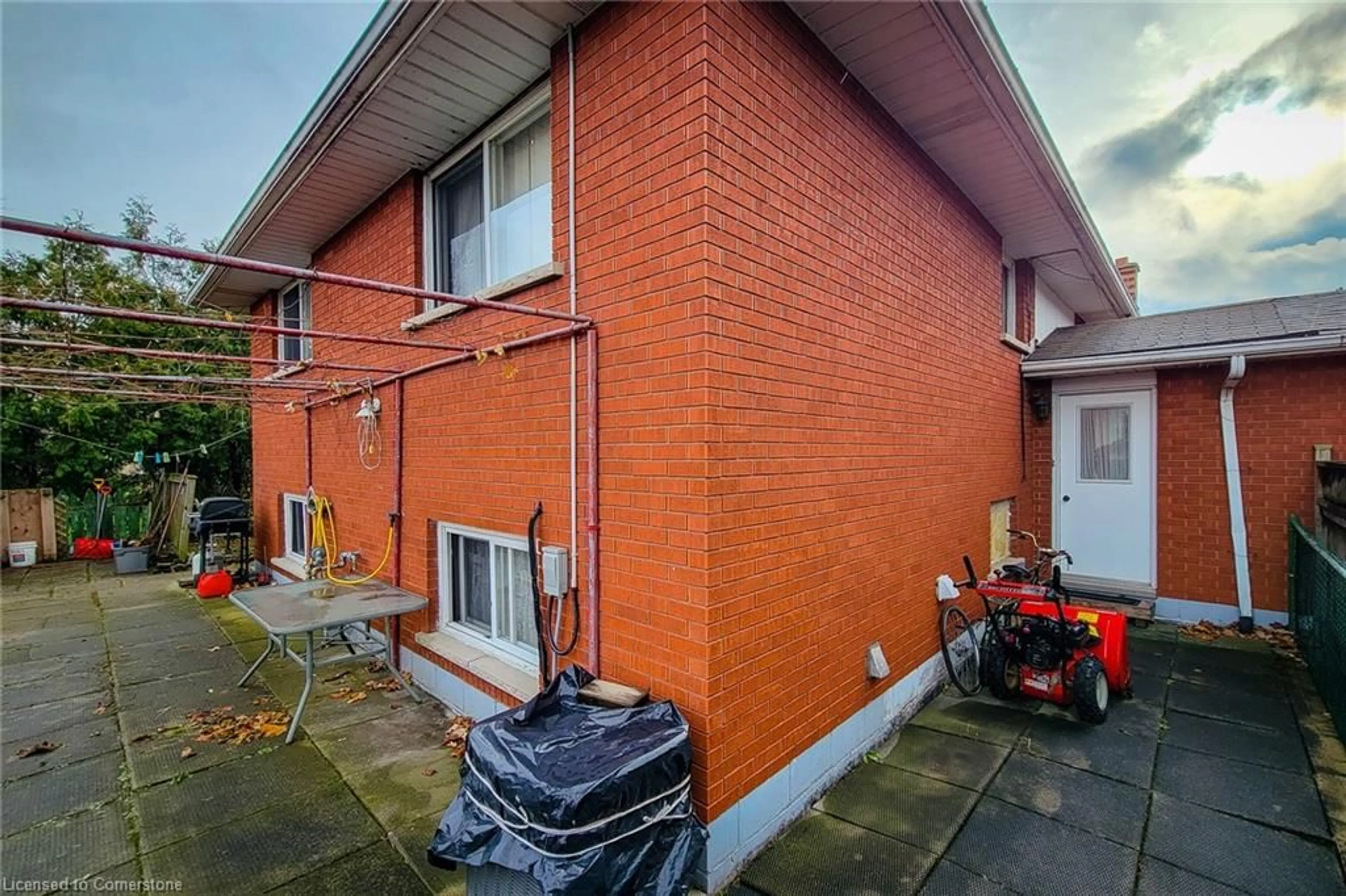 Home with brick exterior material, building for 419 Red Oak Ave, Hamilton Ontario L8E 2C7