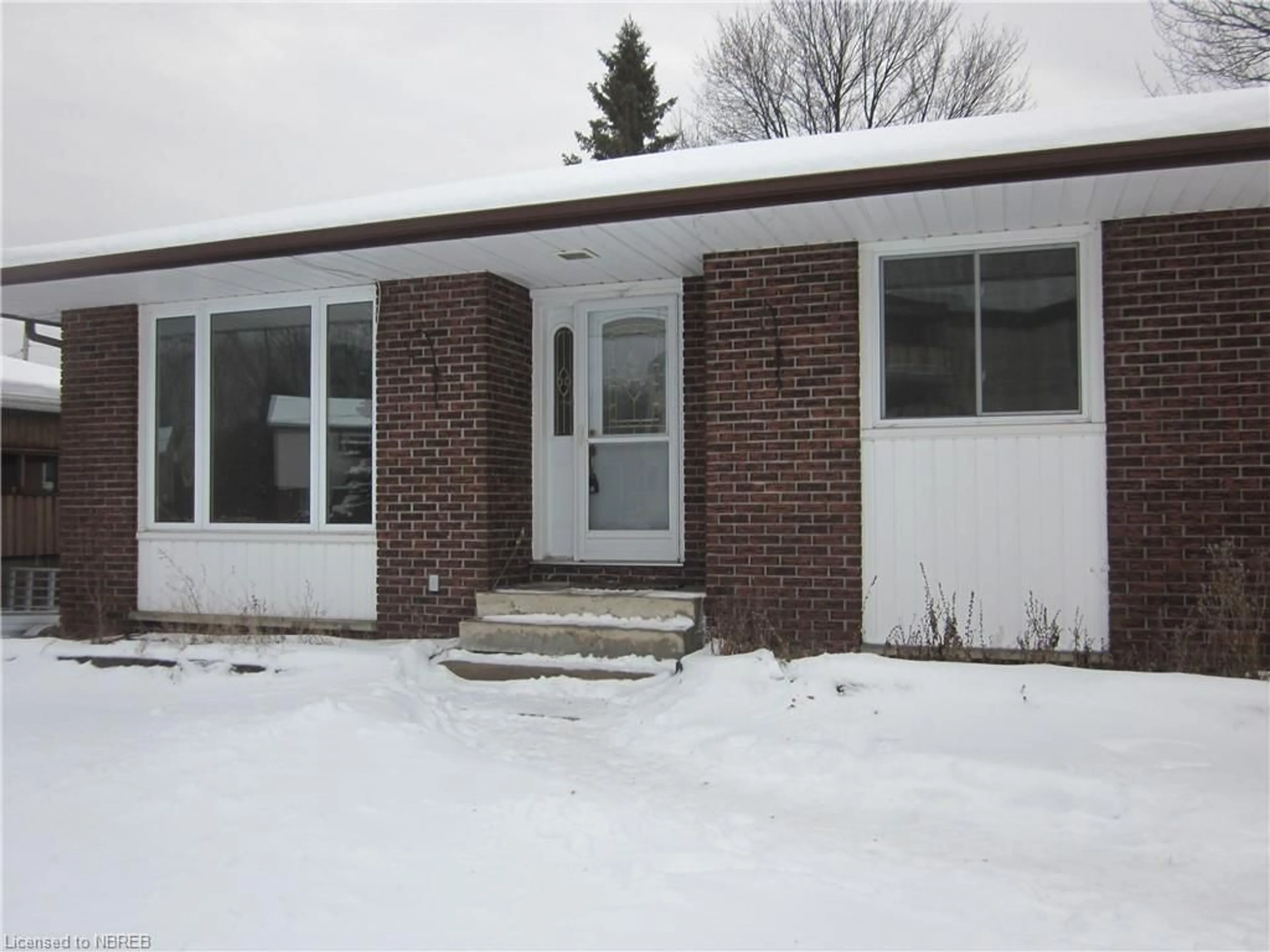 Home with brick exterior material, building for 253 Barber Ave, North Bay Ontario P1A 3G3