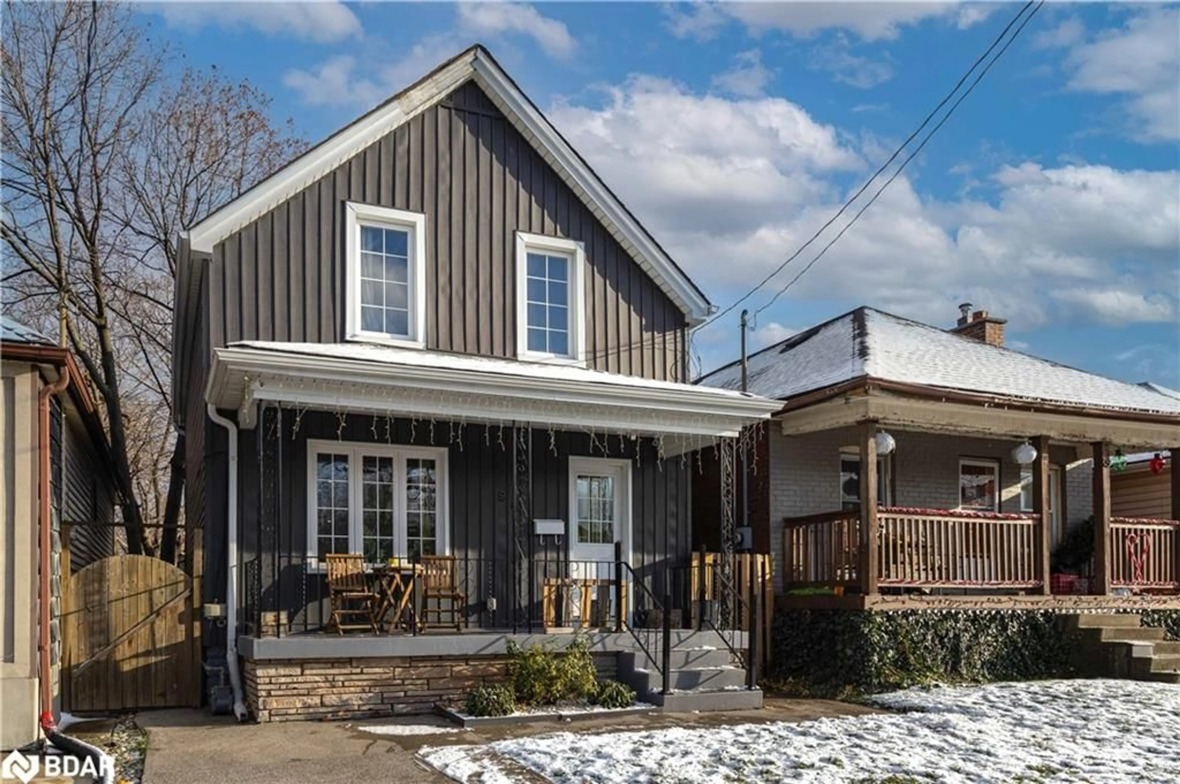 Frontside or backside of a home, cottage for 96 Province St, Hamilton Ontario L8H 4H6