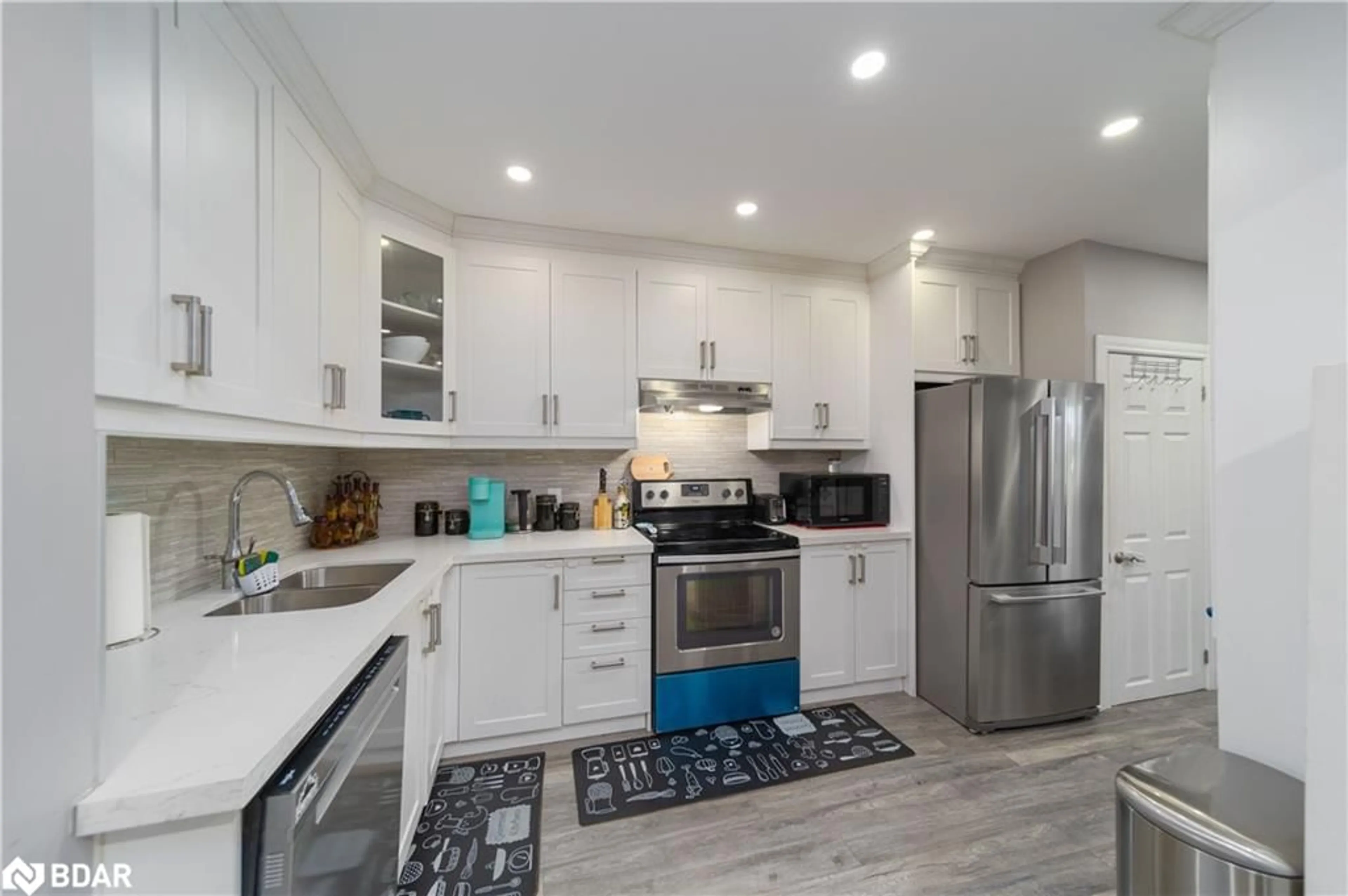 Open concept kitchen for 96 Province St, Hamilton Ontario L8H 4H6