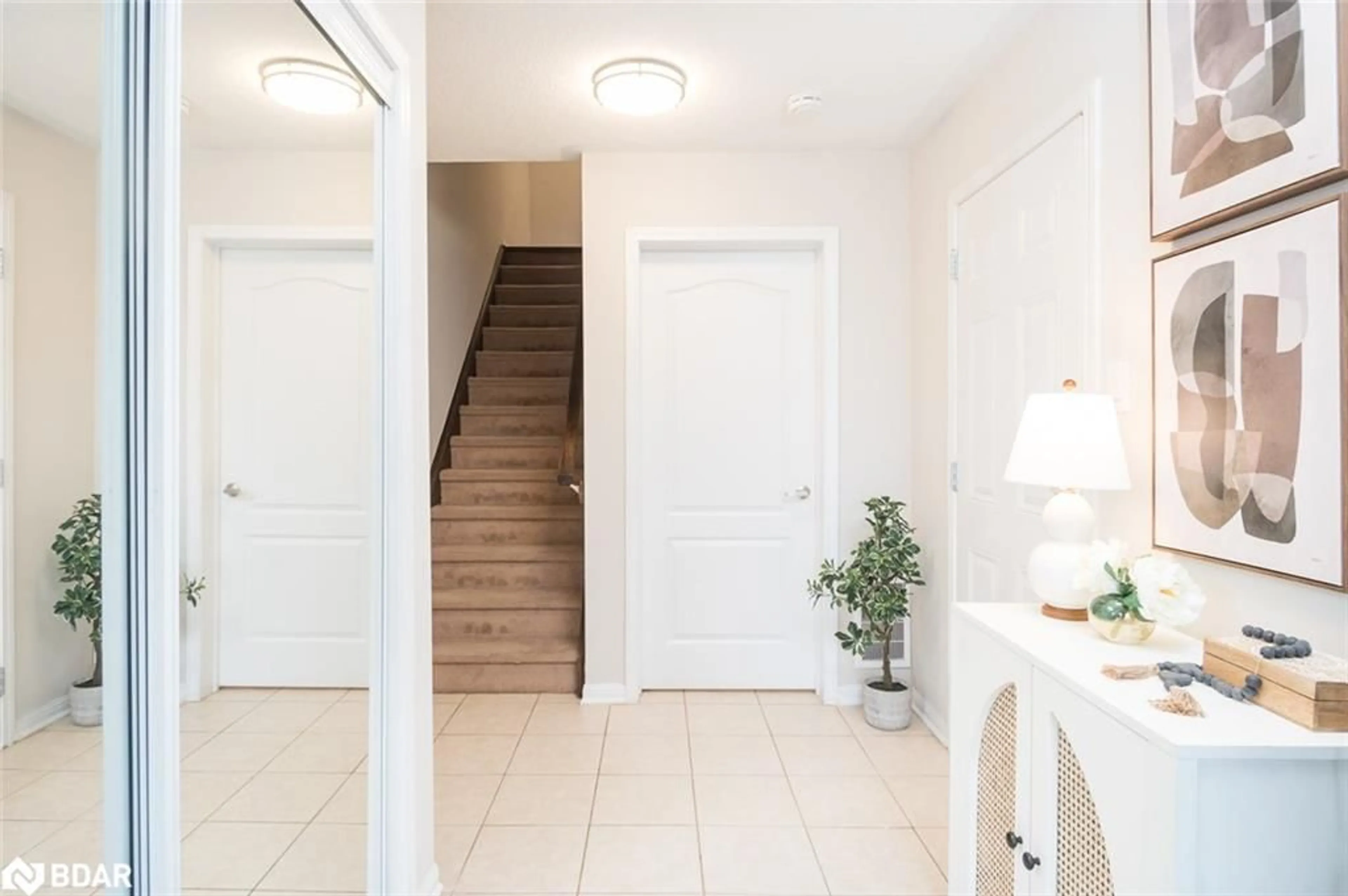 Indoor entryway for 769 Challinor Terr, Milton Ontario L9T 7V5